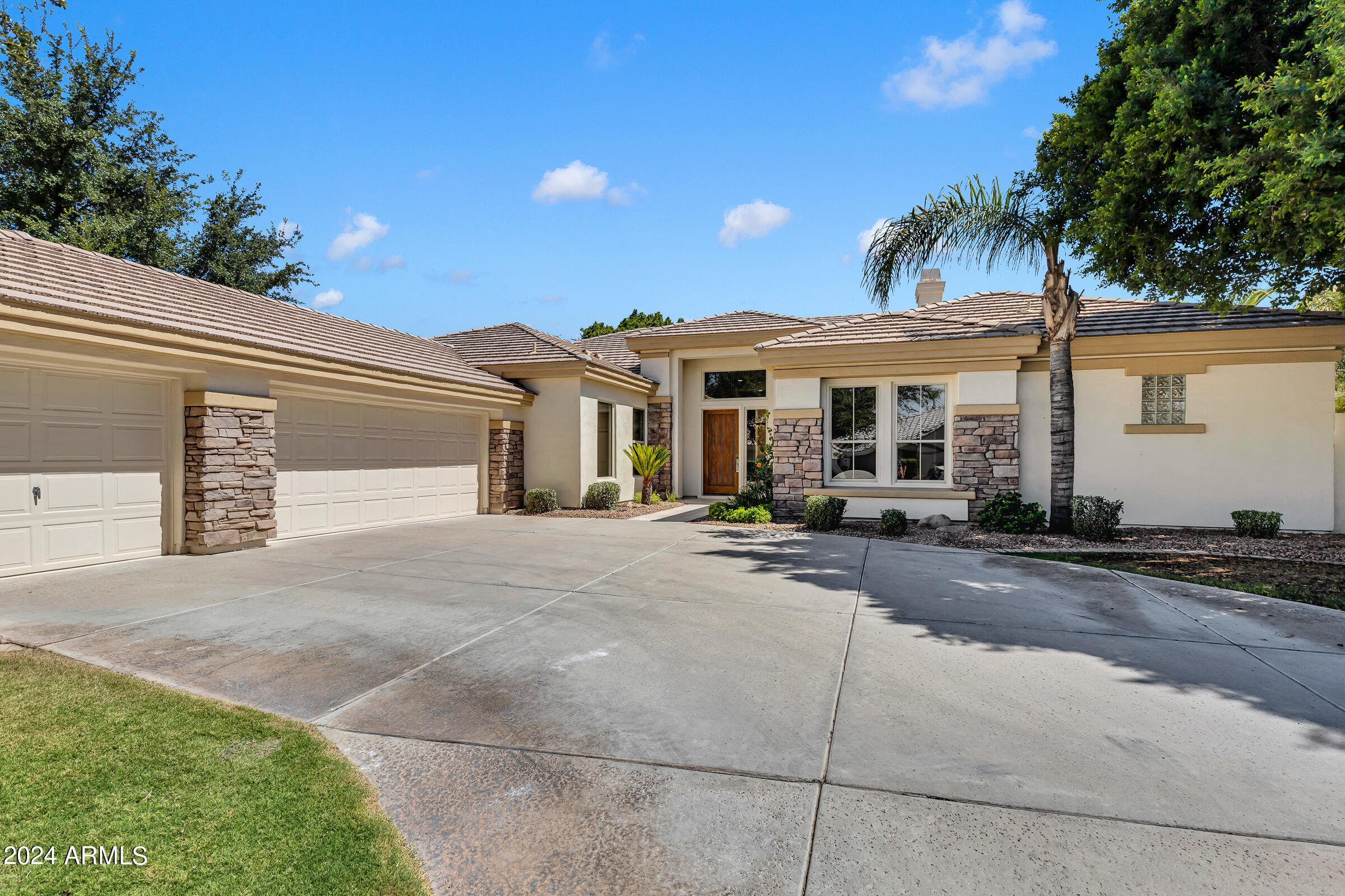 1763 W Blue Ridge Way