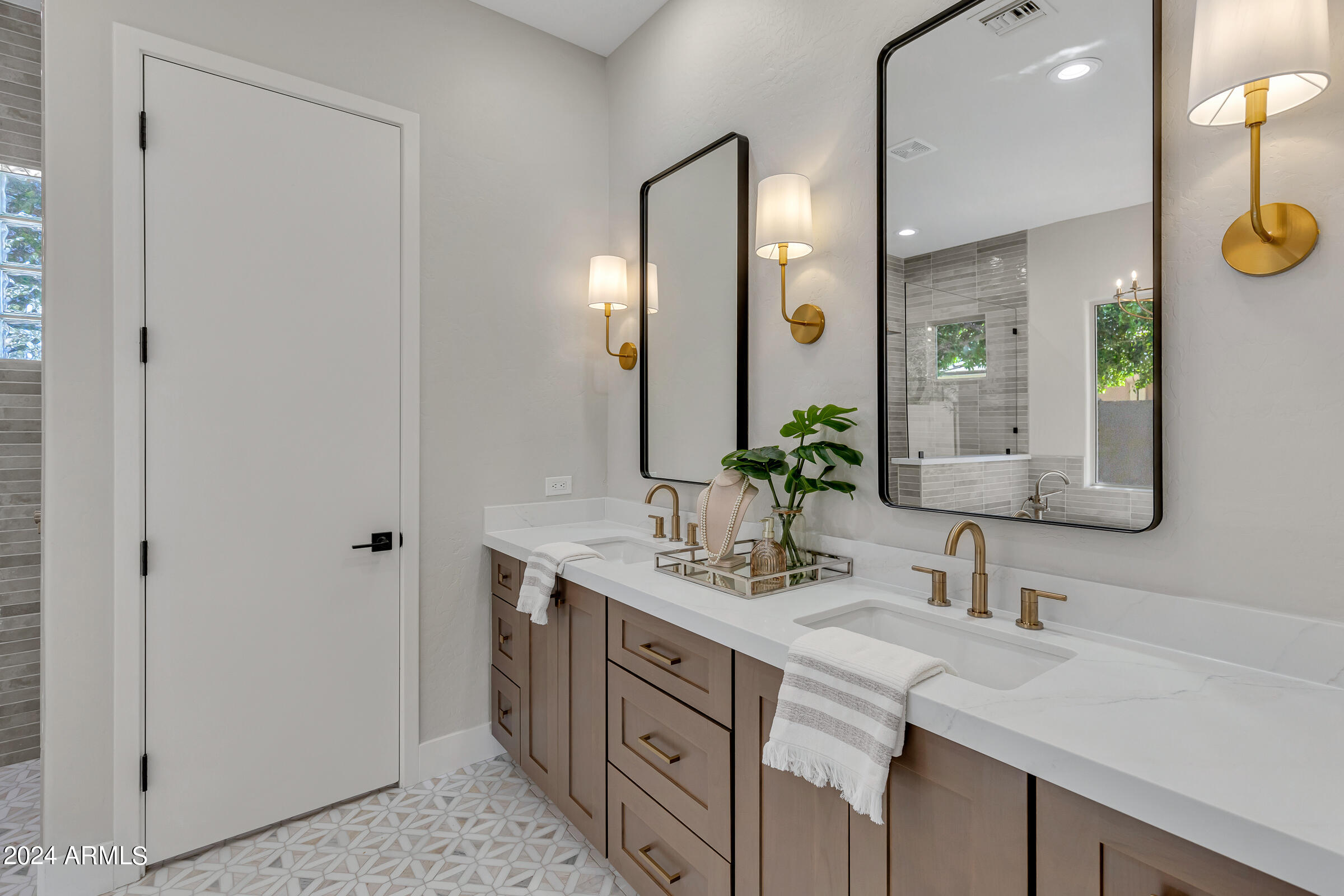 1763 W Blue Ridge Way