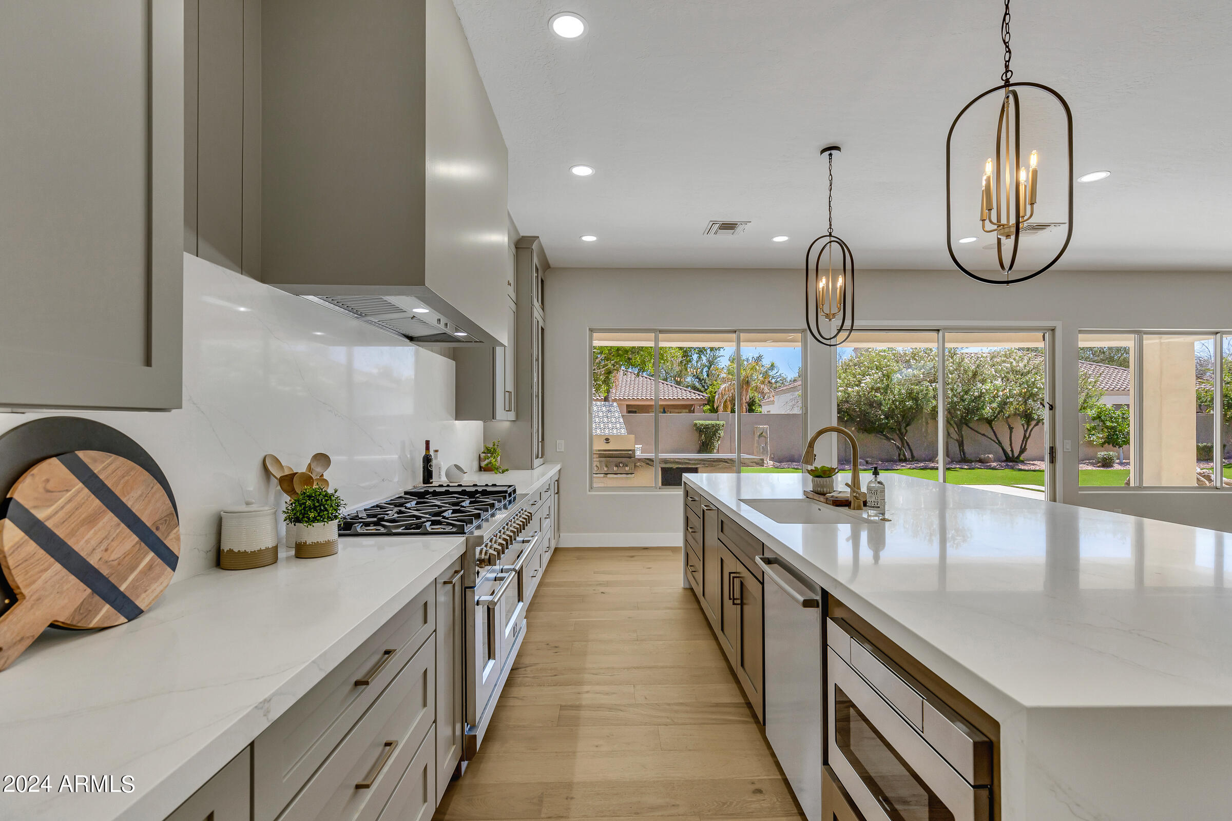 1763 W Blue Ridge Way