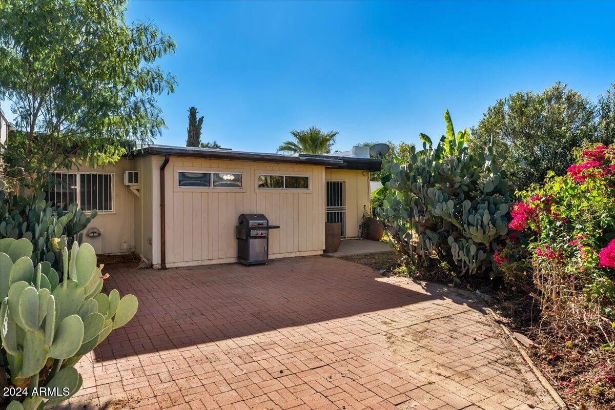 2501 E PEPPER RIDGE Circle