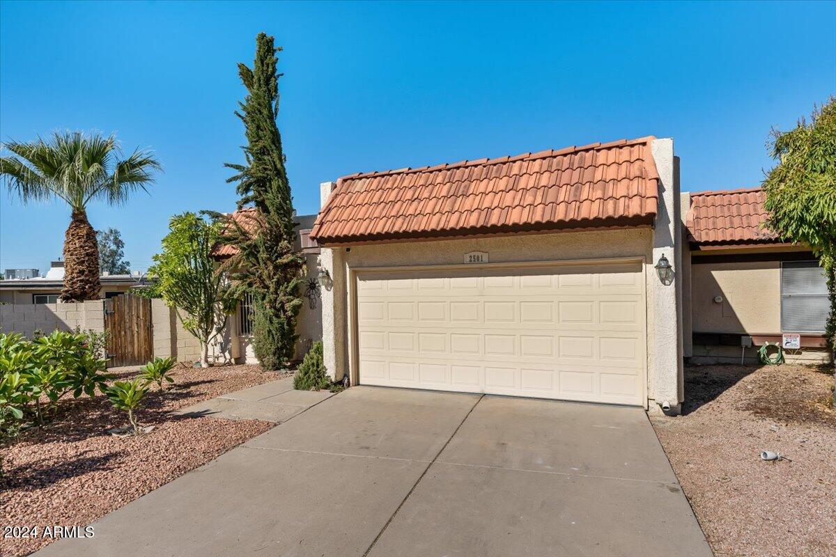 2501 E PEPPER RIDGE Circle