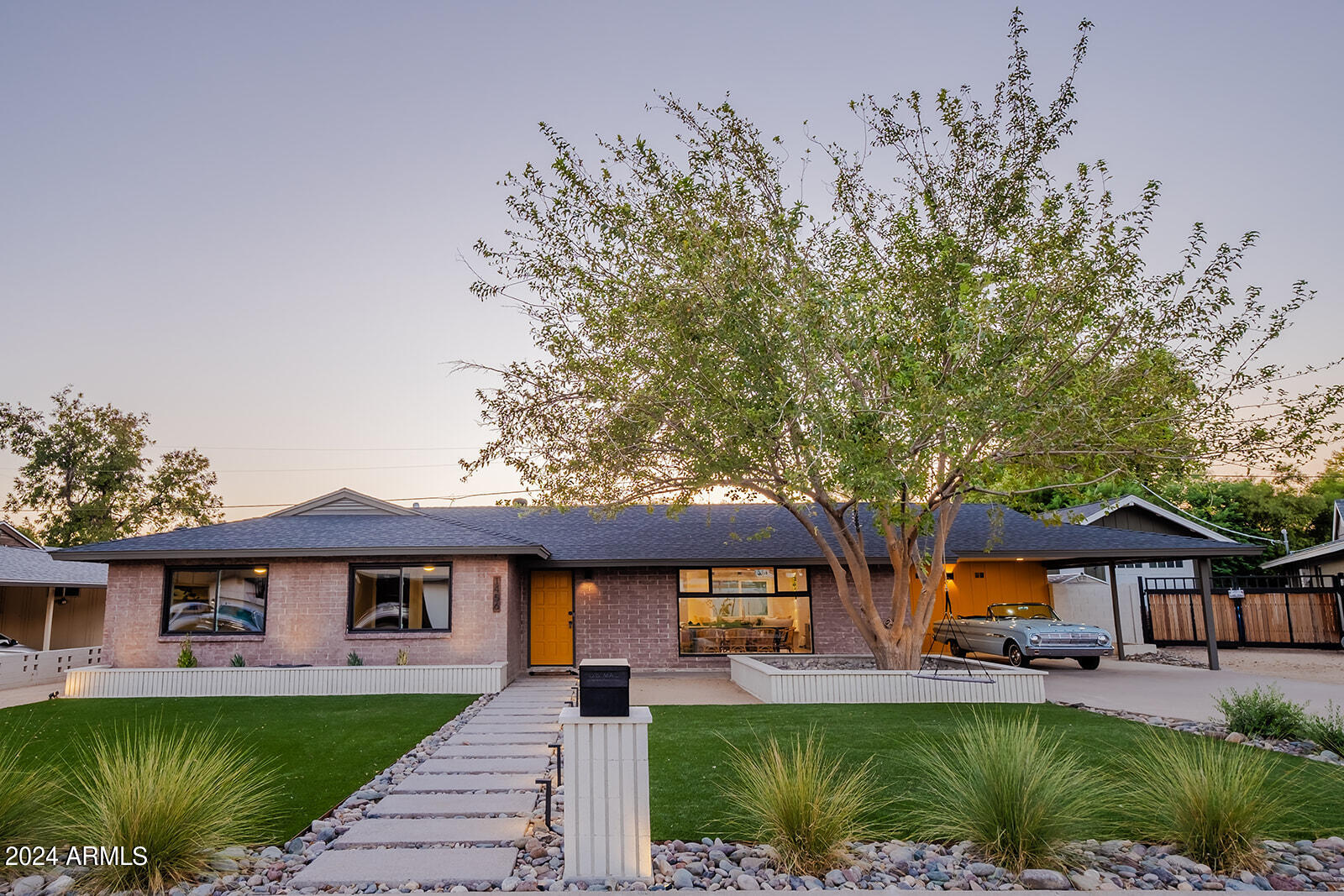 1456 E TUCKEY Lane