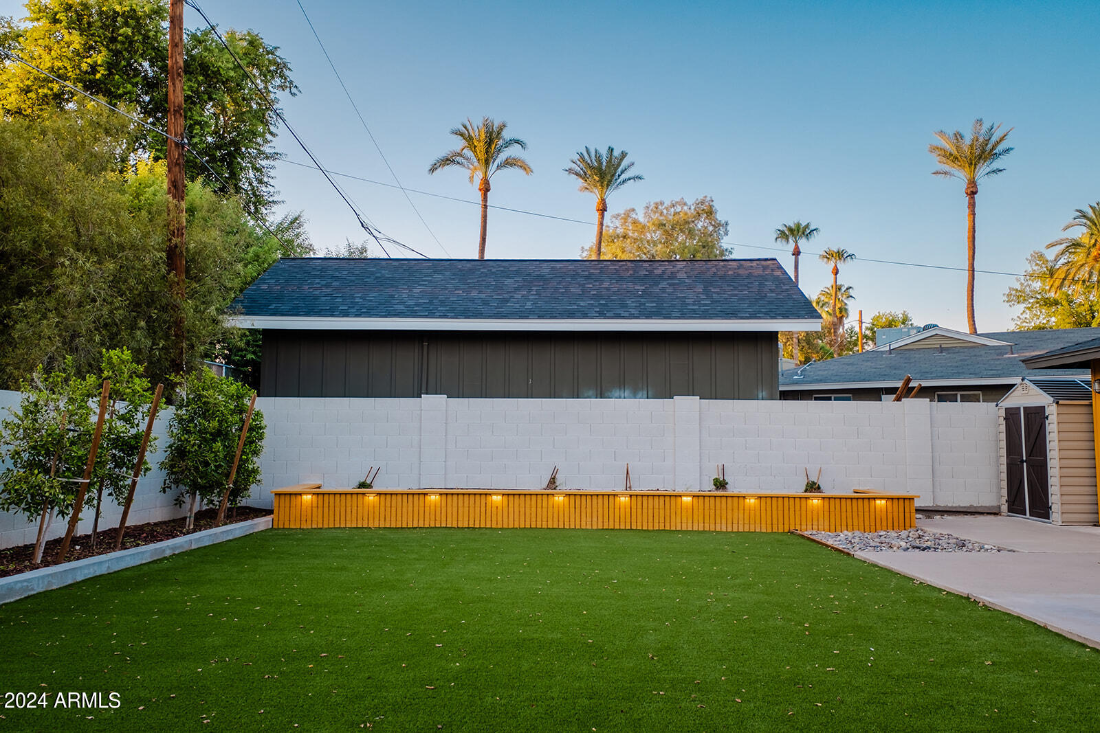 1456 E TUCKEY Lane