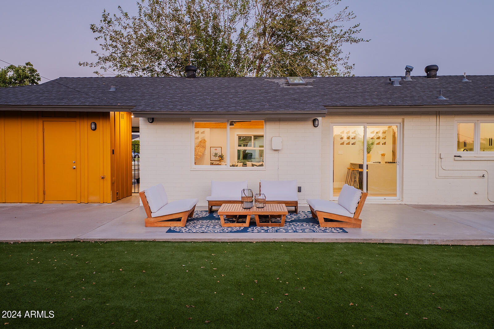 1456 E TUCKEY Lane