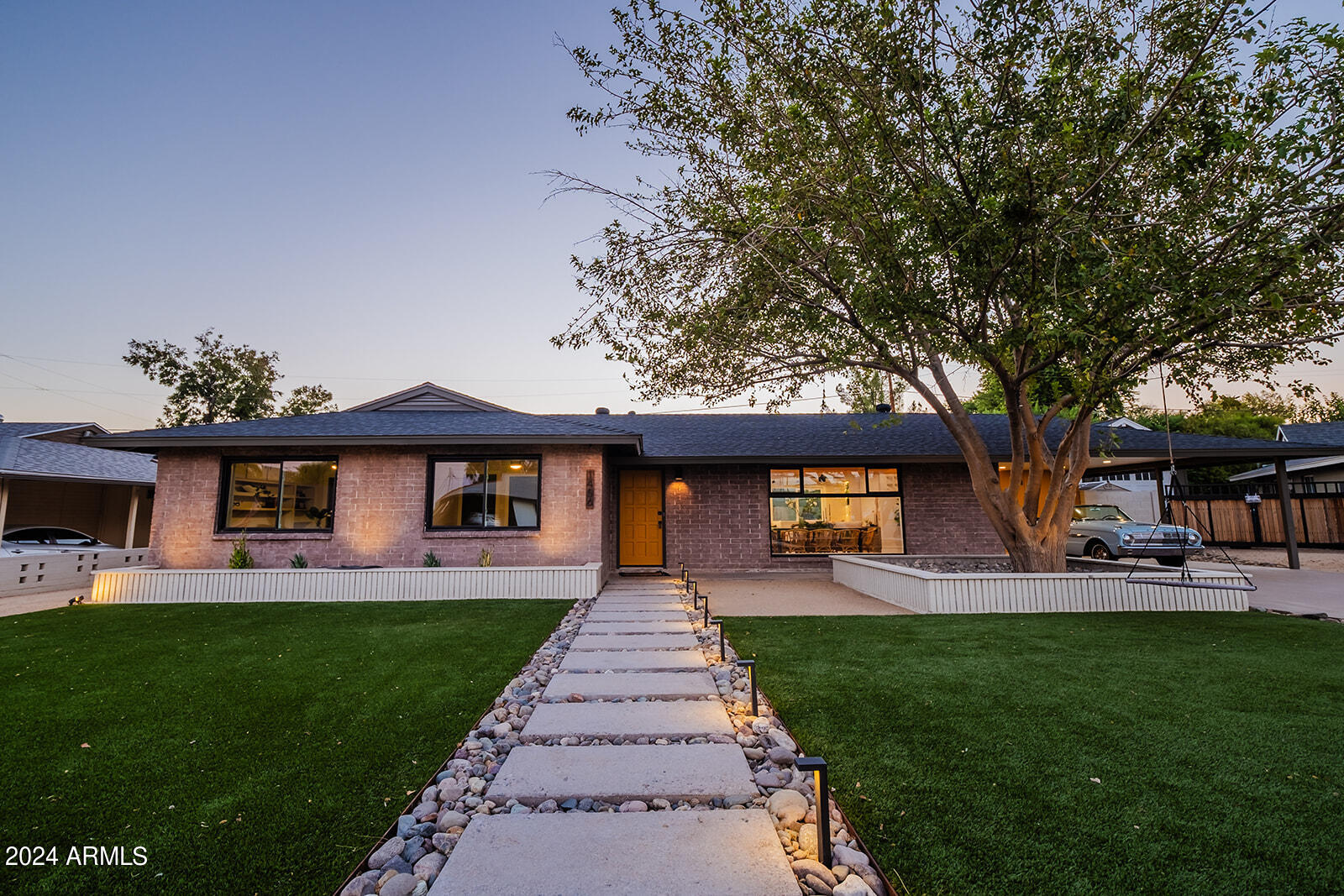 1456 E TUCKEY Lane