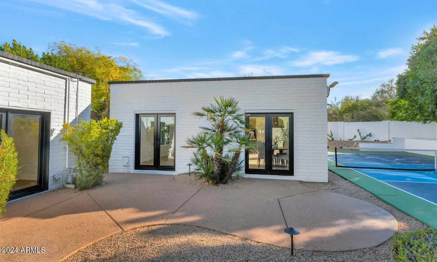 5409 E MCDONALD Drive