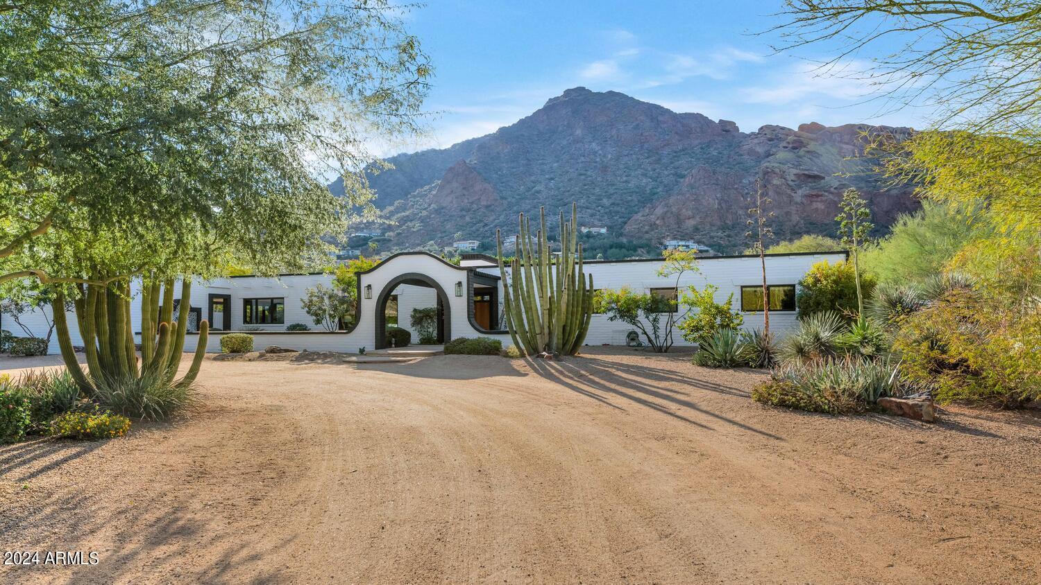5409 E MCDONALD Drive