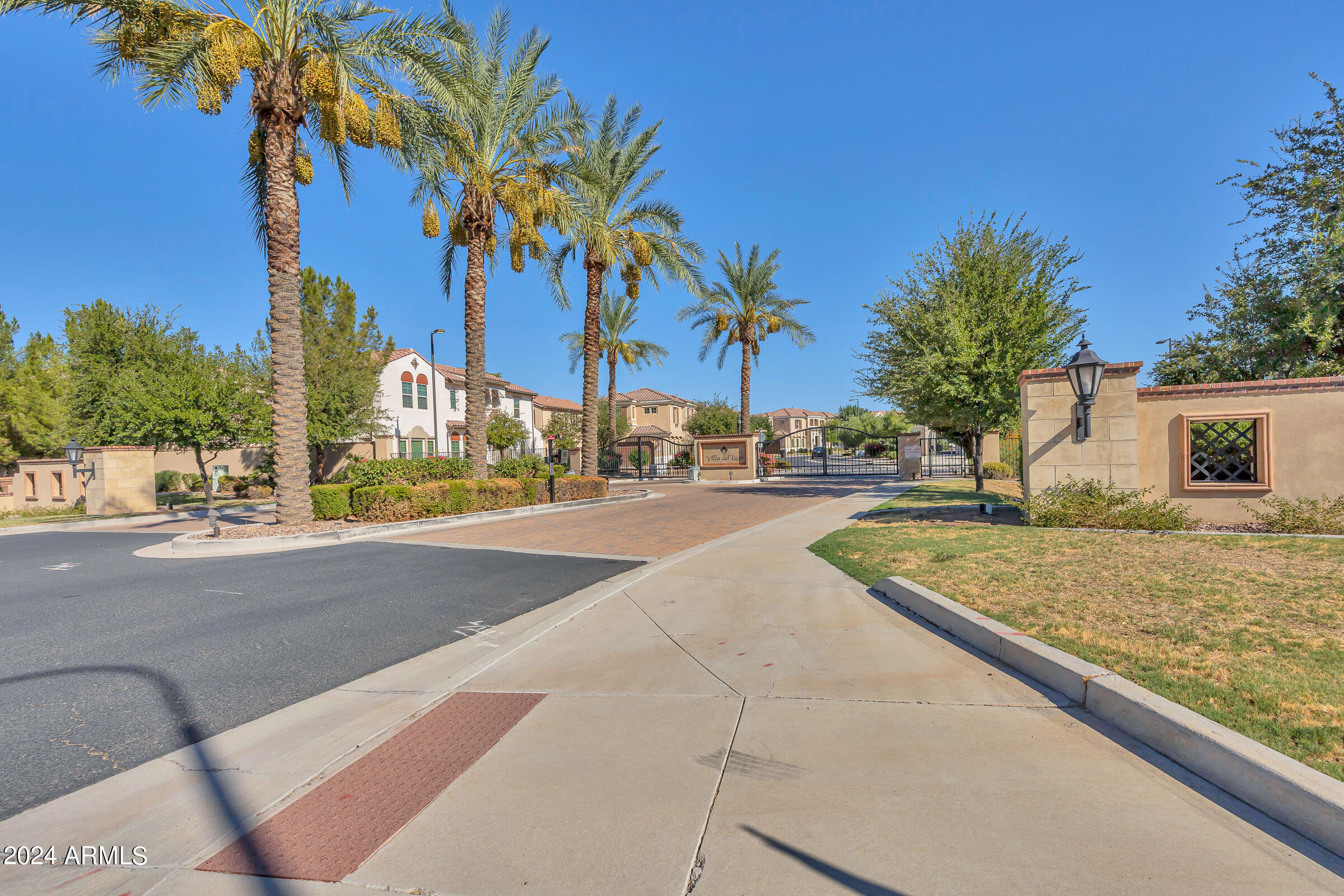 1927 W Yellowstone Way