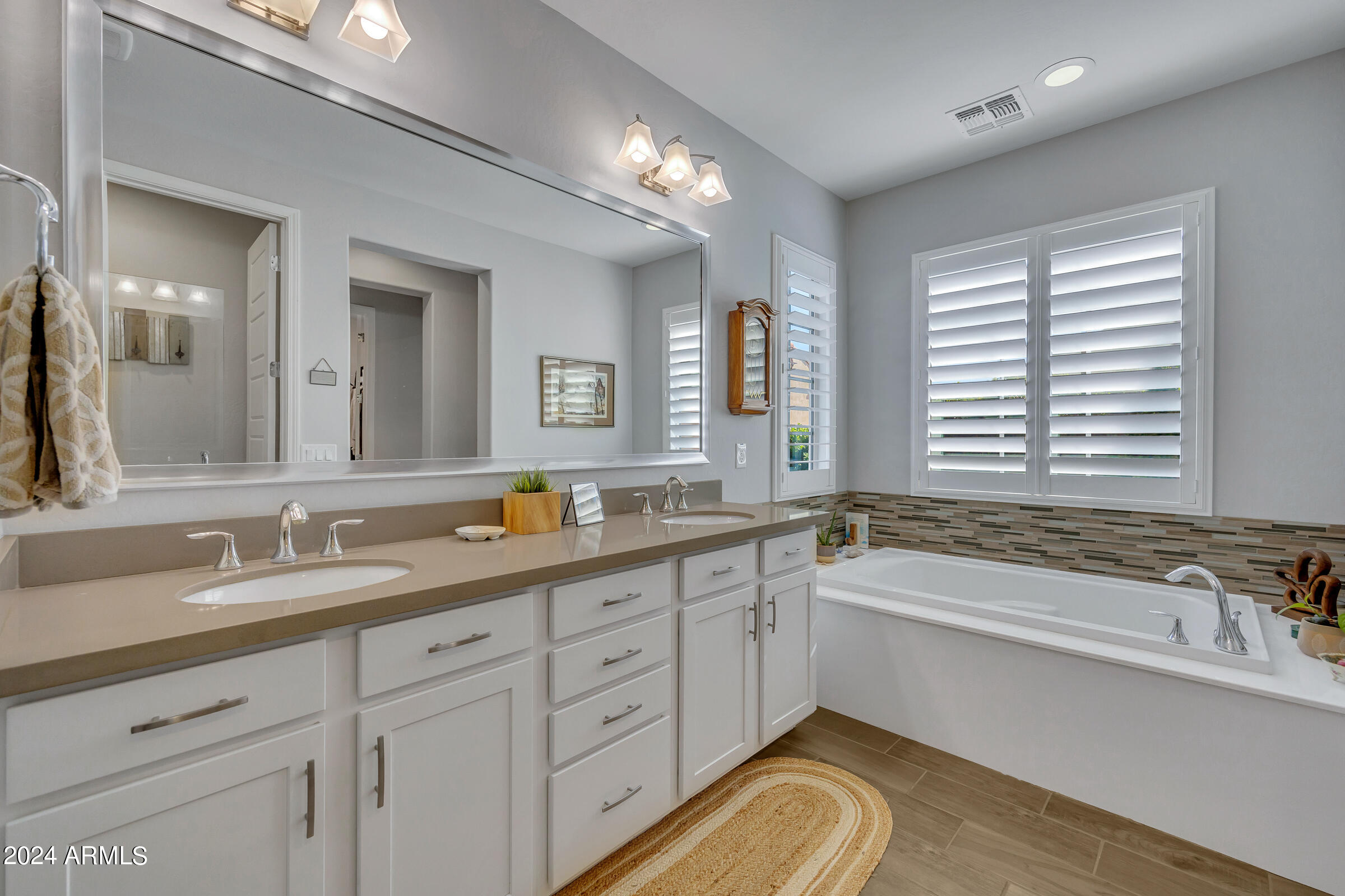 1927 W Yellowstone Way