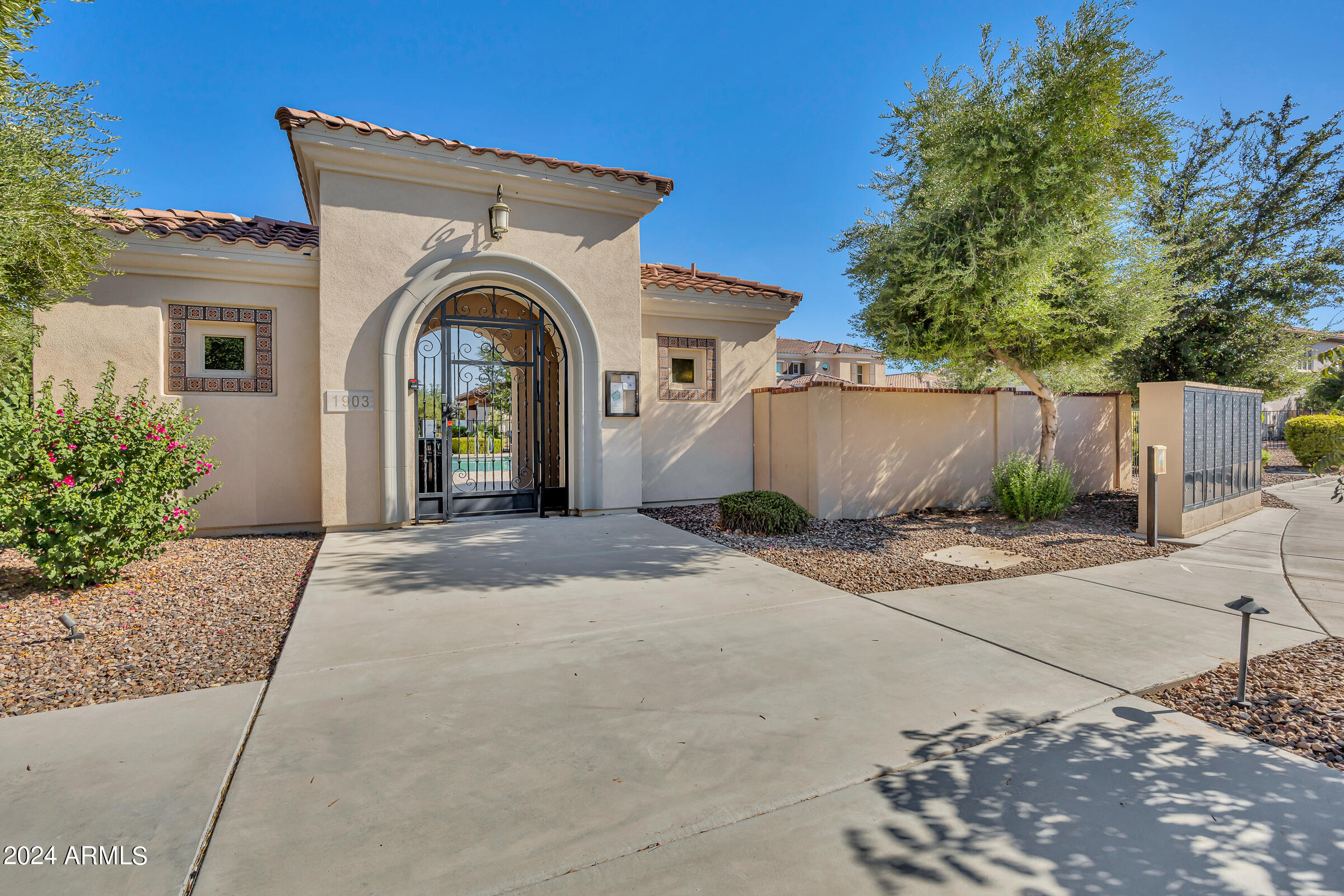 1927 W Yellowstone Way