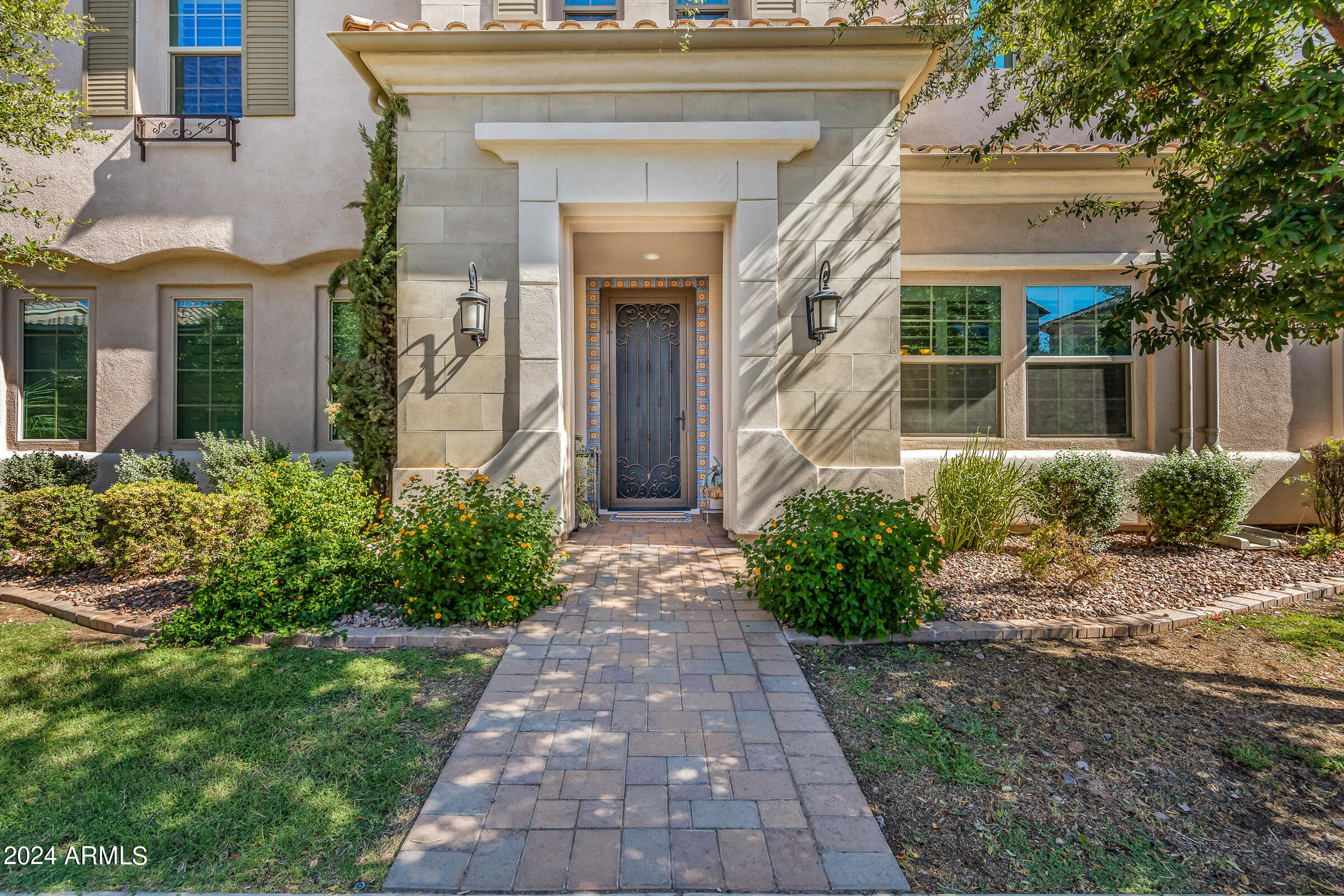 1927 W Yellowstone Way