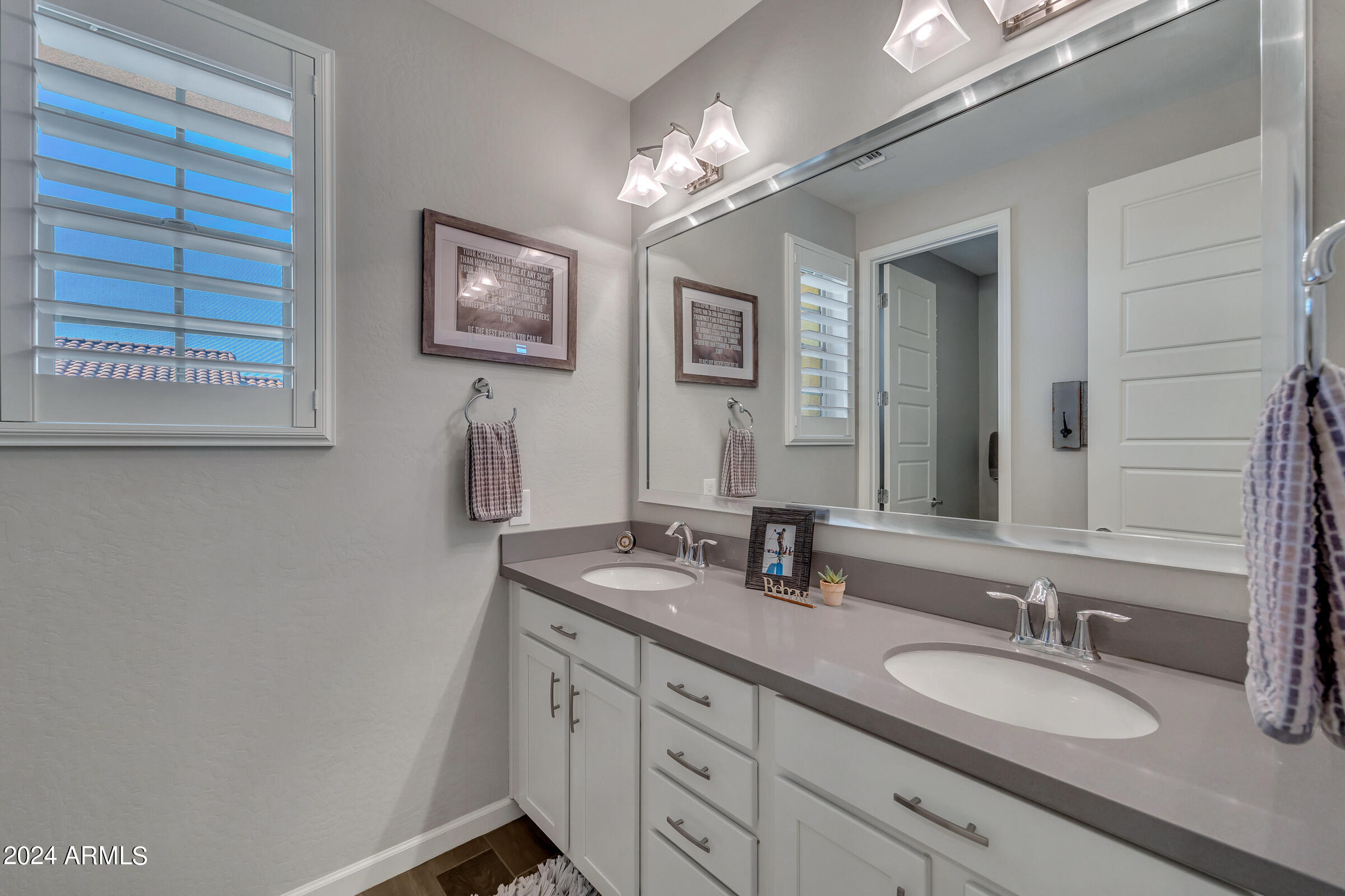 1927 W Yellowstone Way