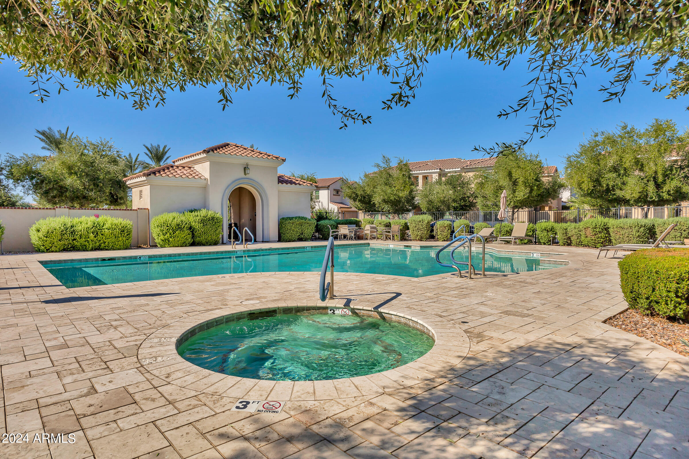 1927 W Yellowstone Way