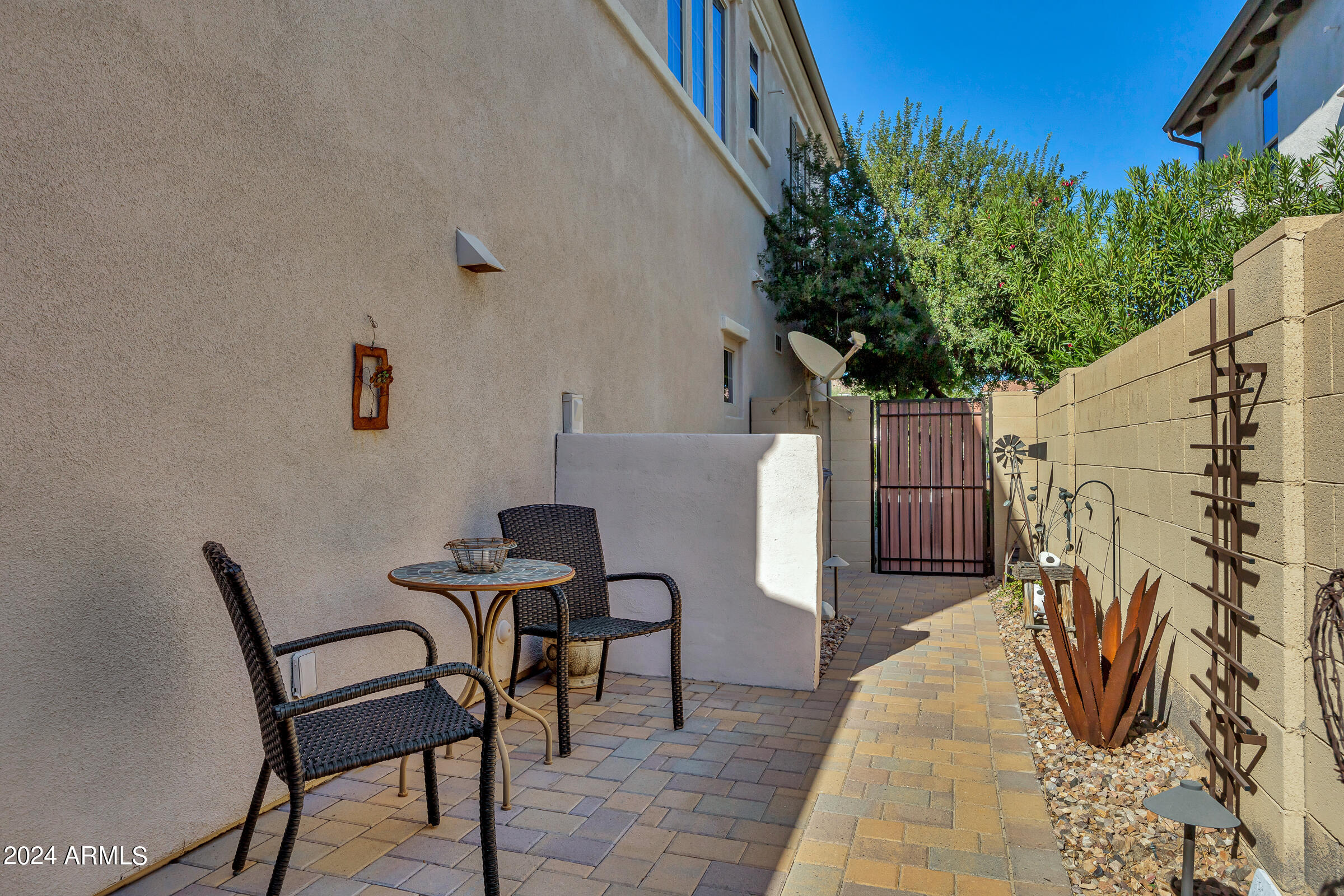 1927 W Yellowstone Way