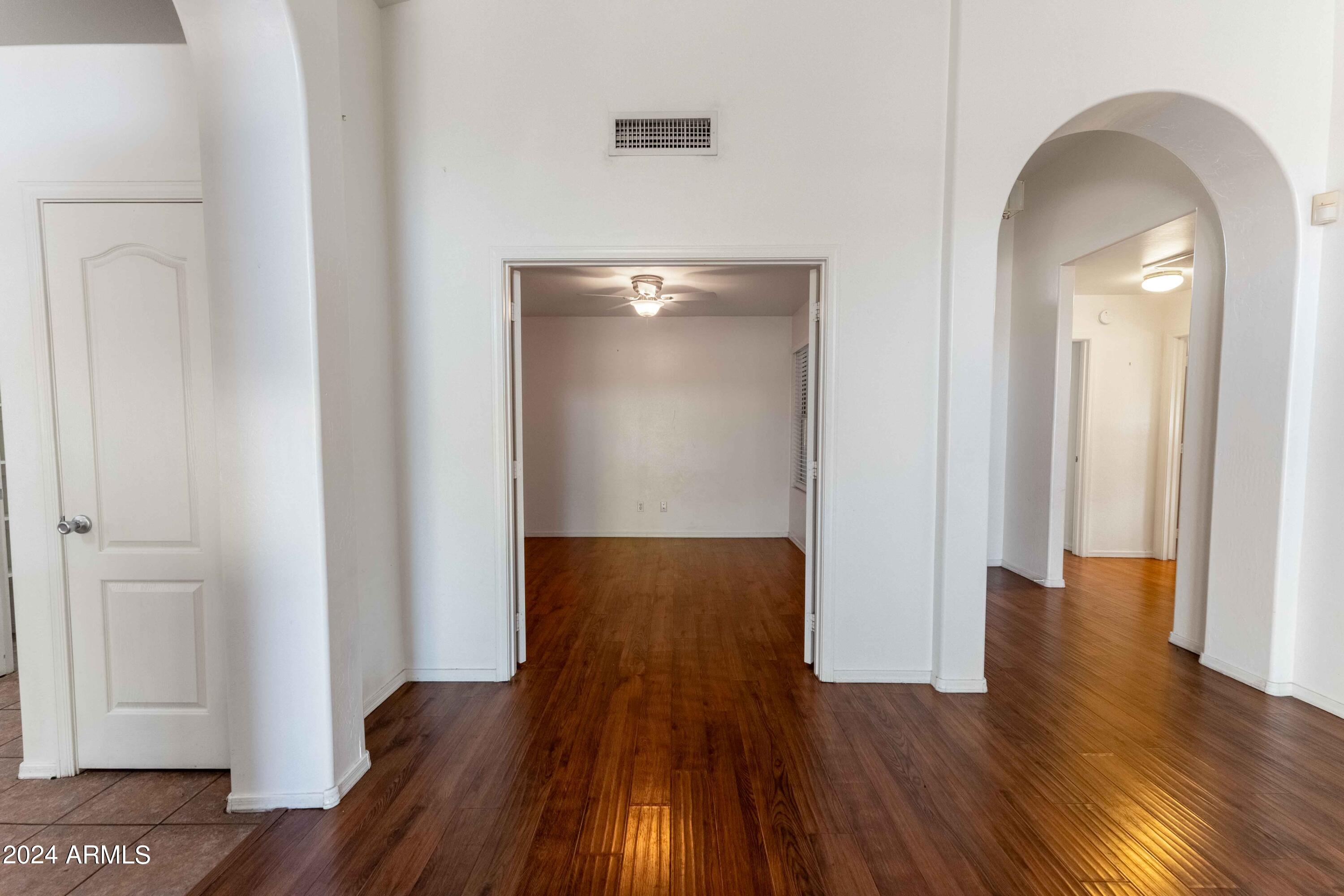 412 W AIRE LIBRE Avenue