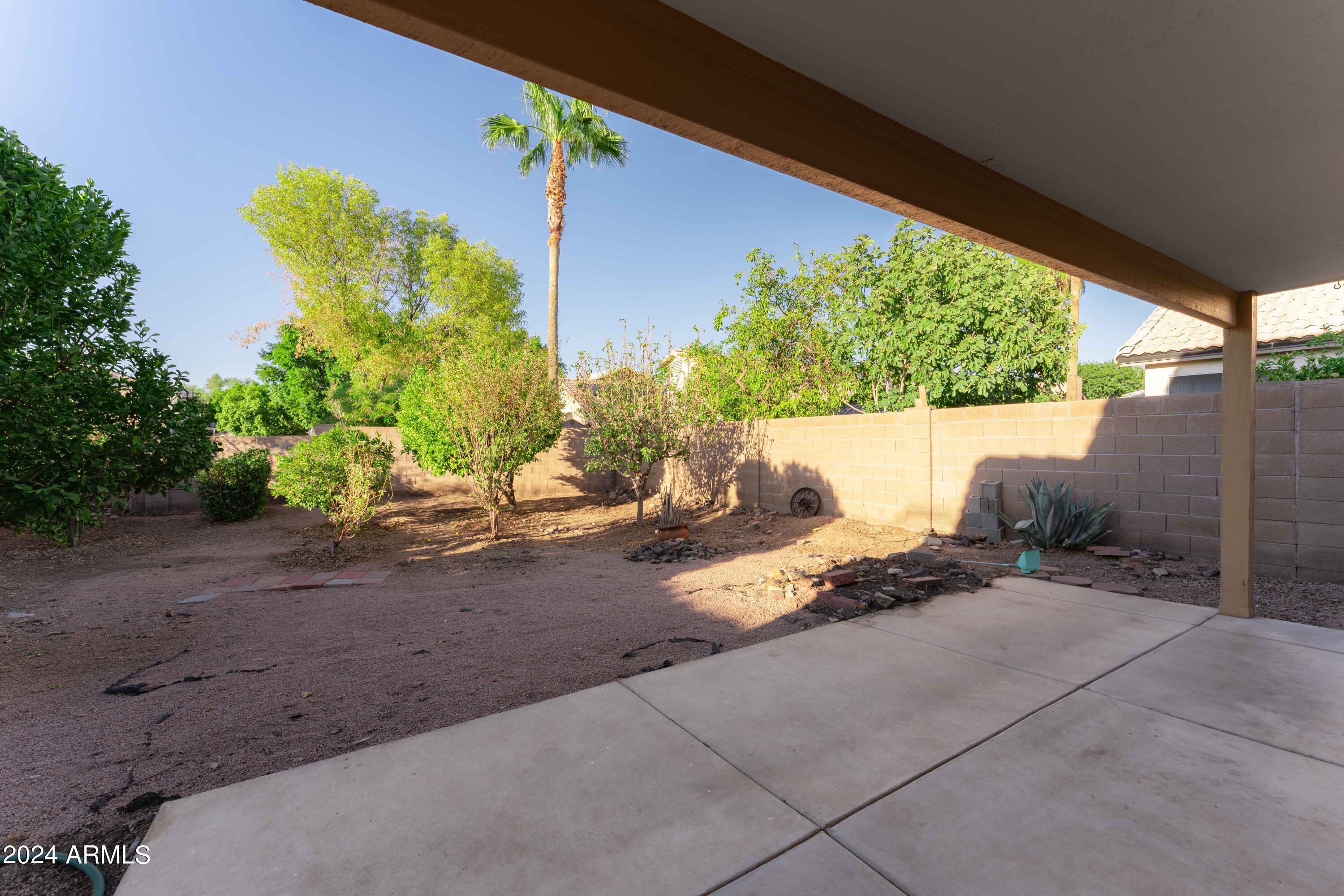 412 W AIRE LIBRE Avenue
