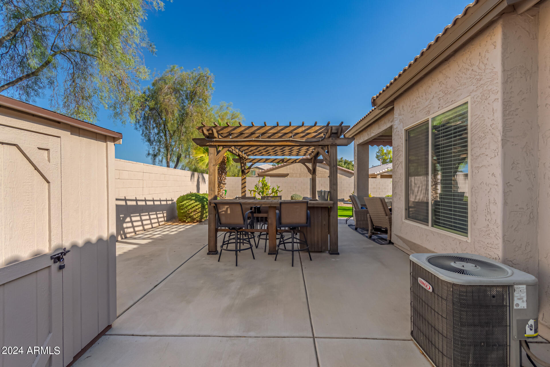 977 E GOLD DUST Way