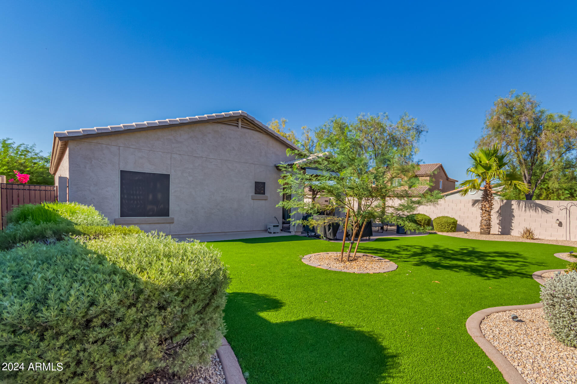 977 E GOLD DUST Way