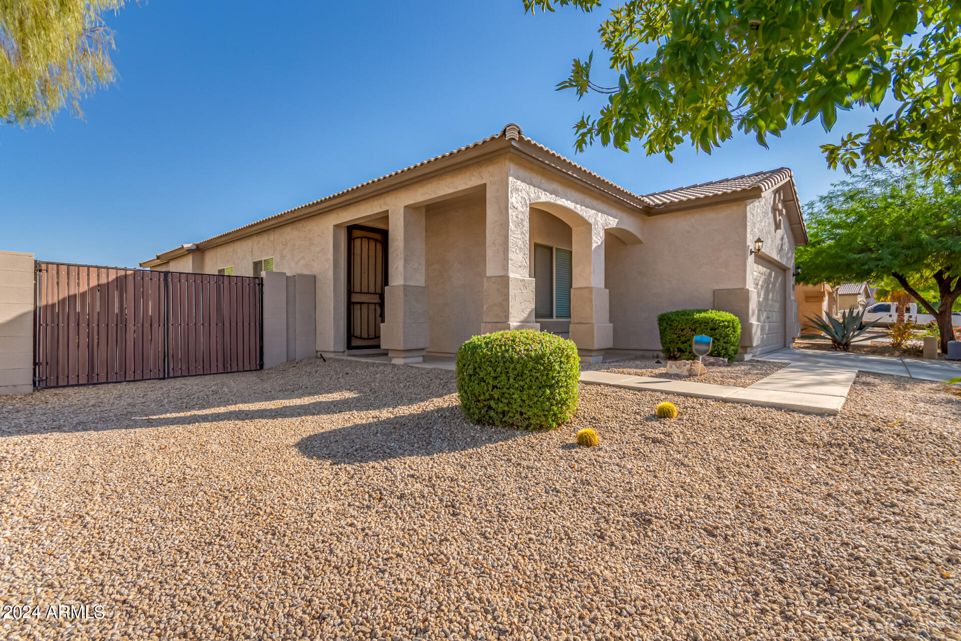 977 E GOLD DUST Way