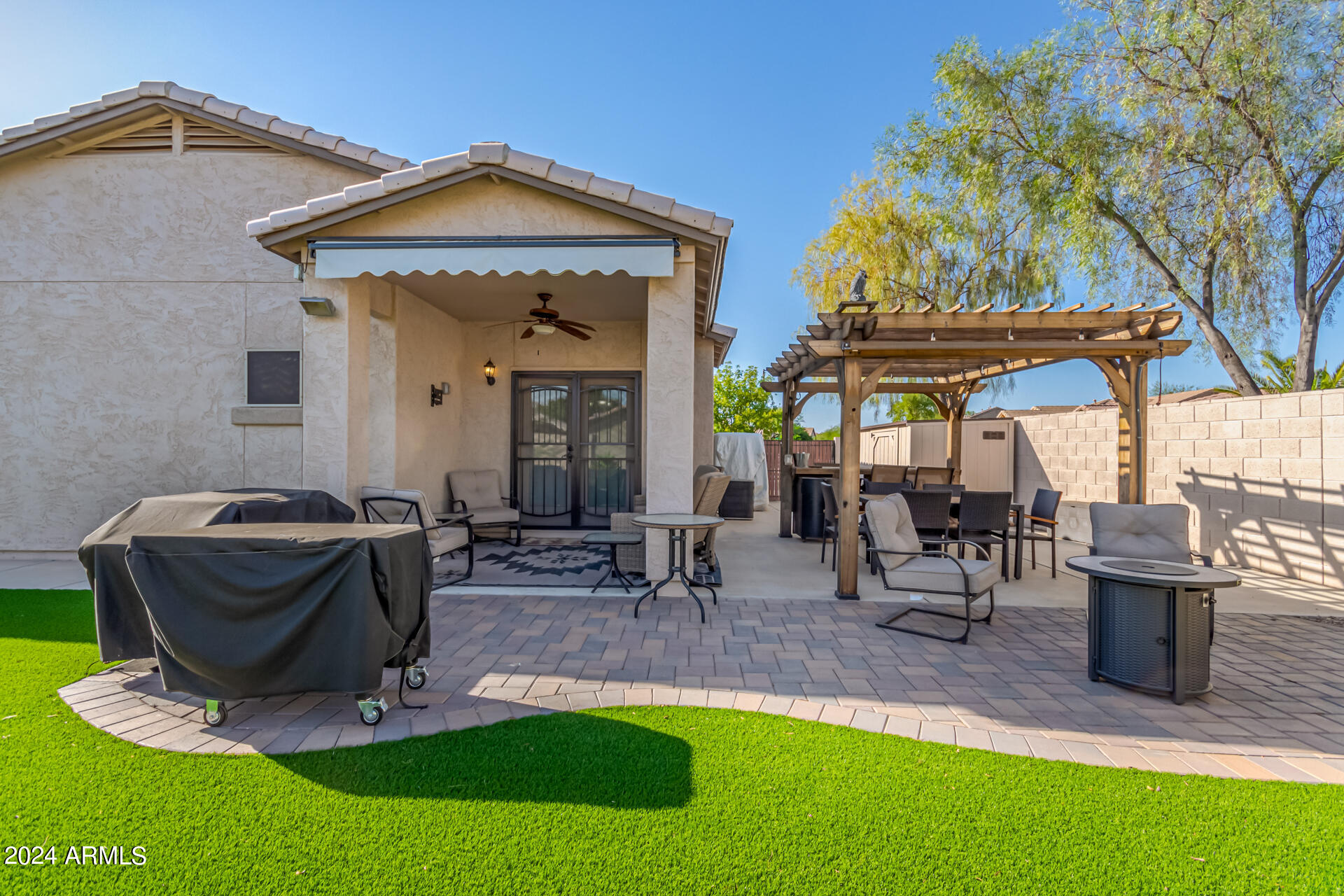 977 E GOLD DUST Way