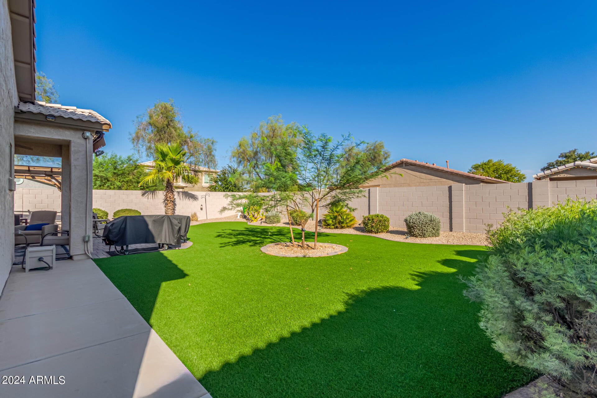 977 E GOLD DUST Way