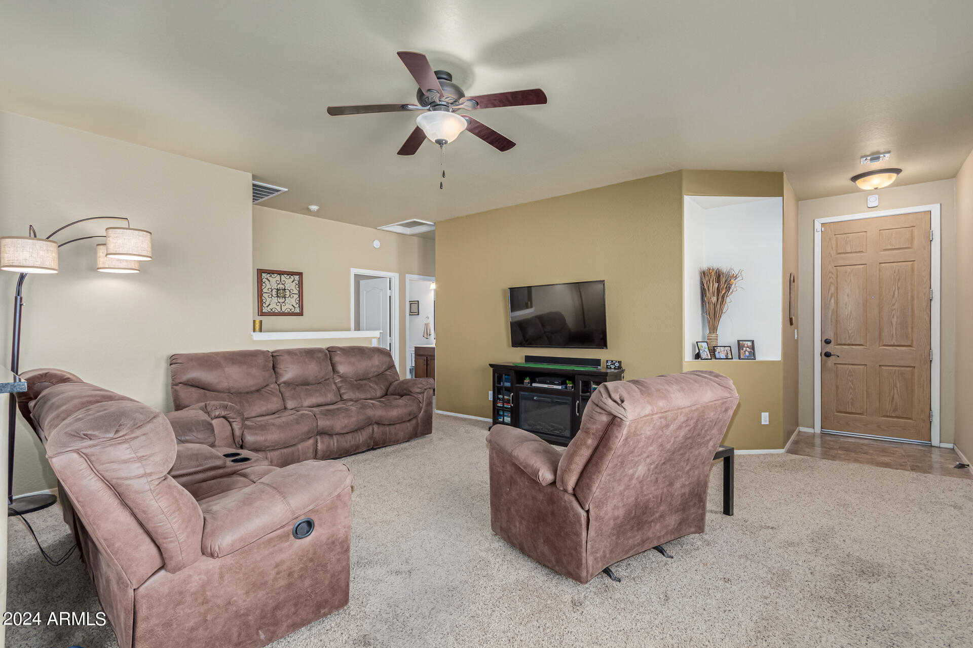 977 E GOLD DUST Way