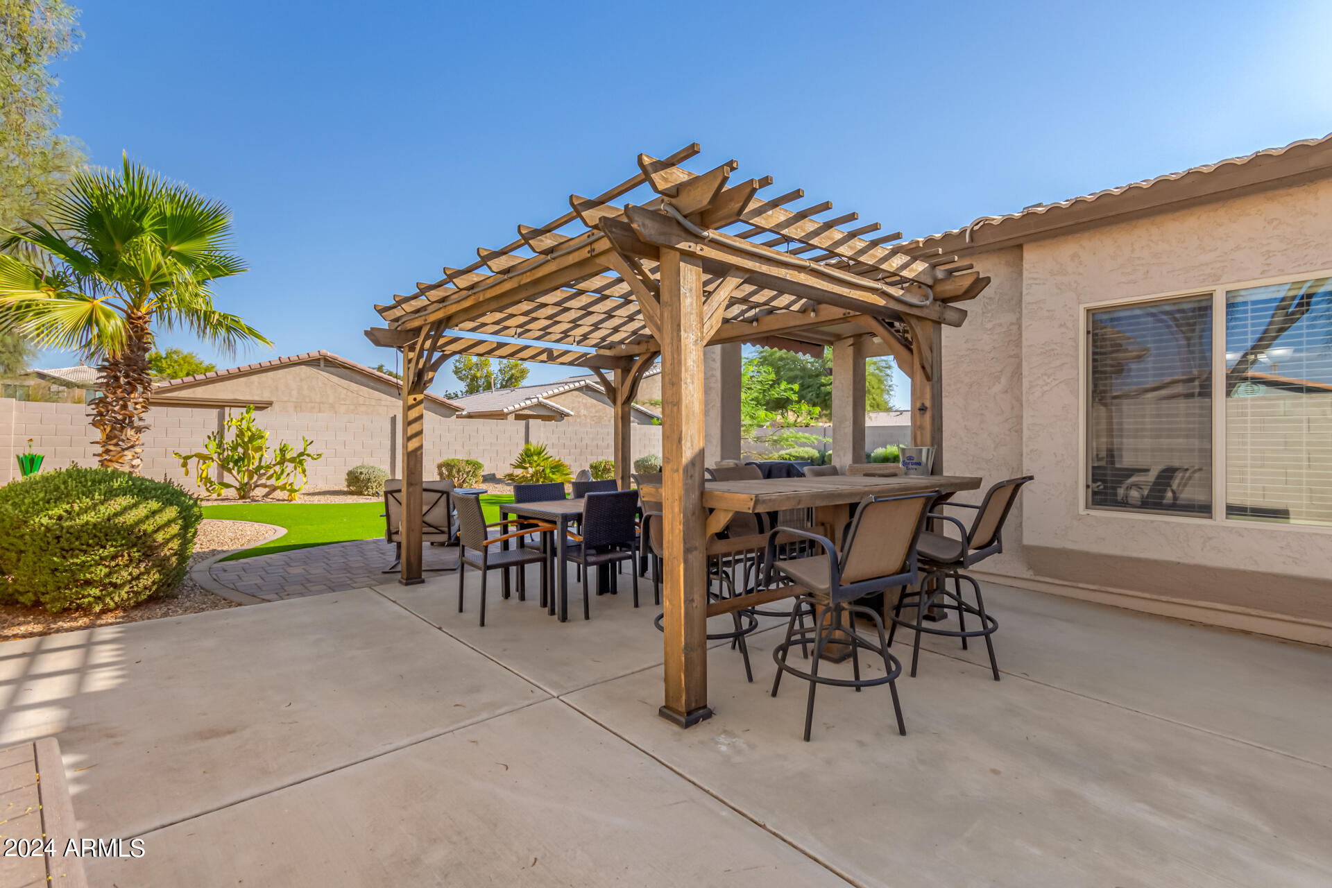 977 E GOLD DUST Way