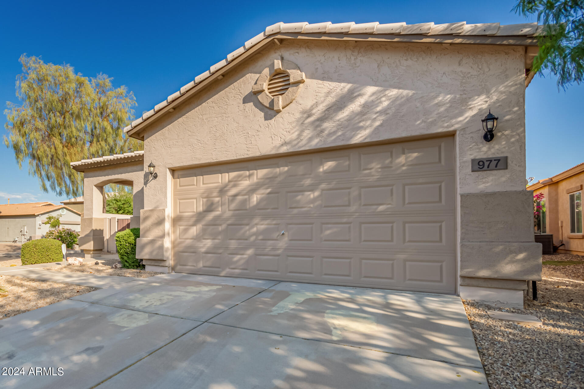 977 E GOLD DUST Way