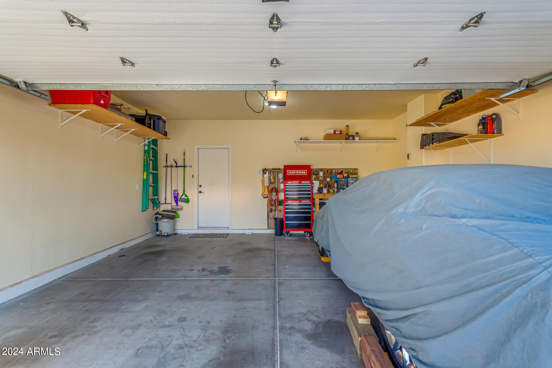 977 E GOLD DUST Way