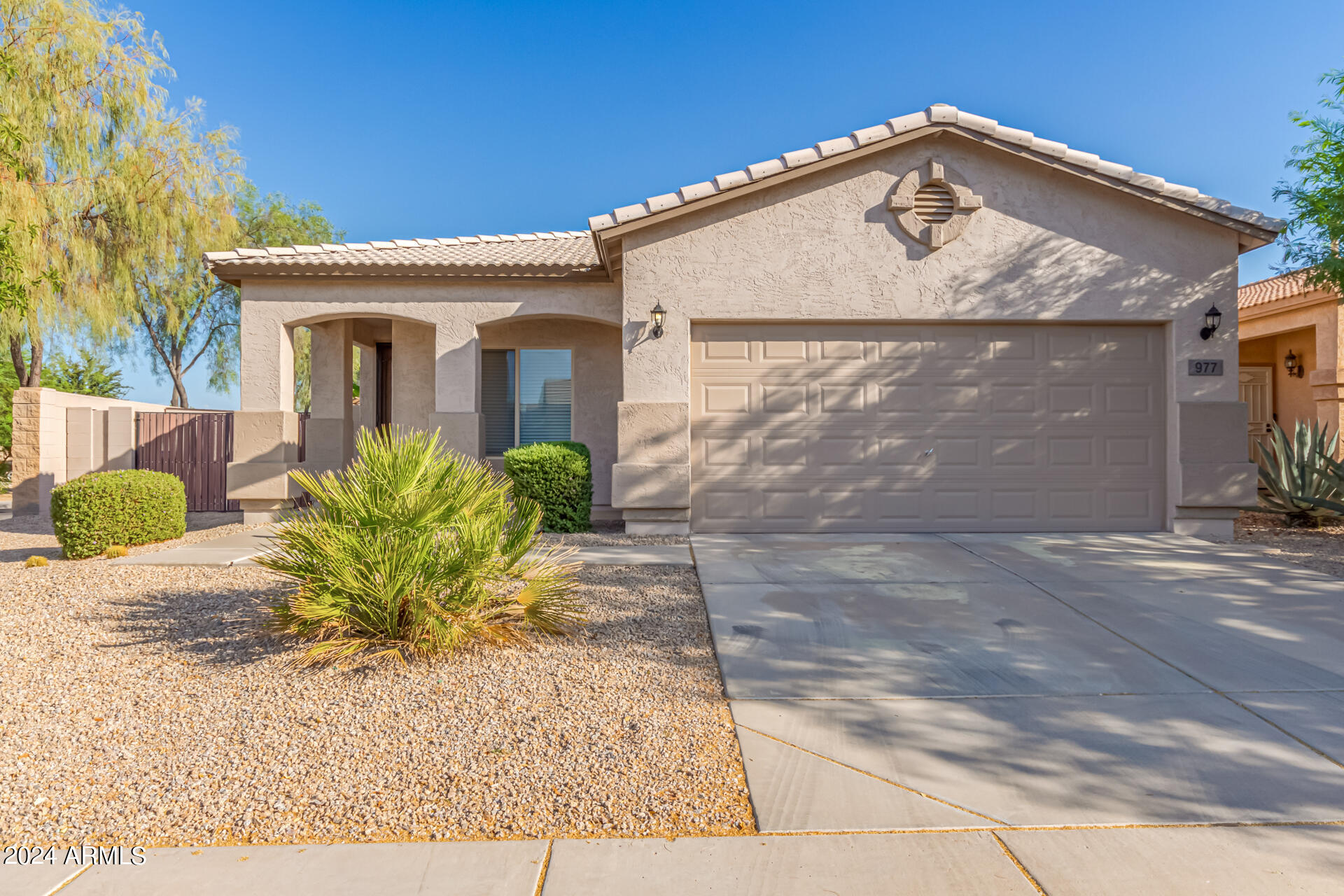 977 E GOLD DUST Way