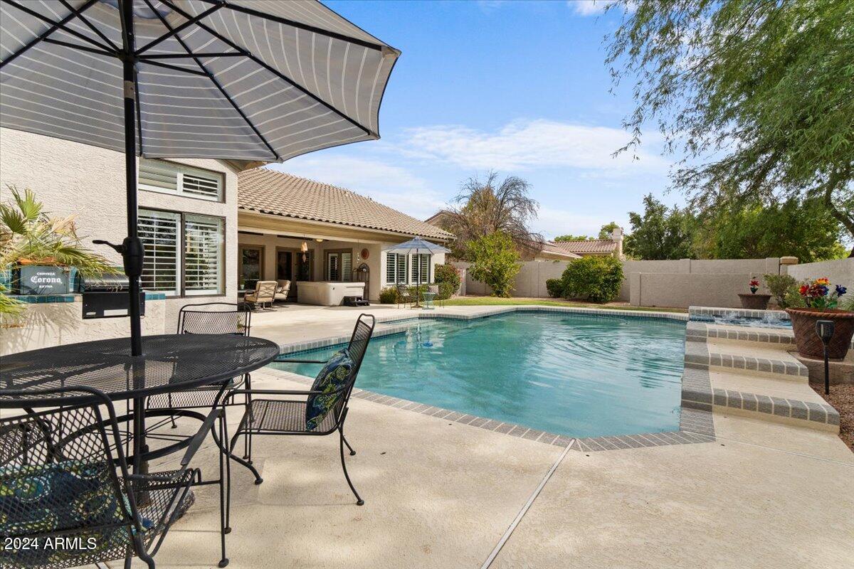 1227 E JEANINE Drive