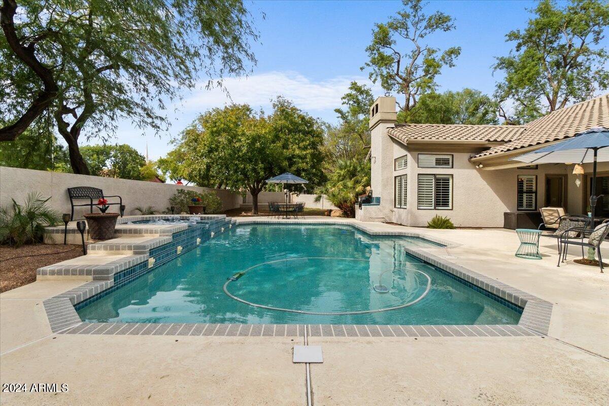 1227 E JEANINE Drive