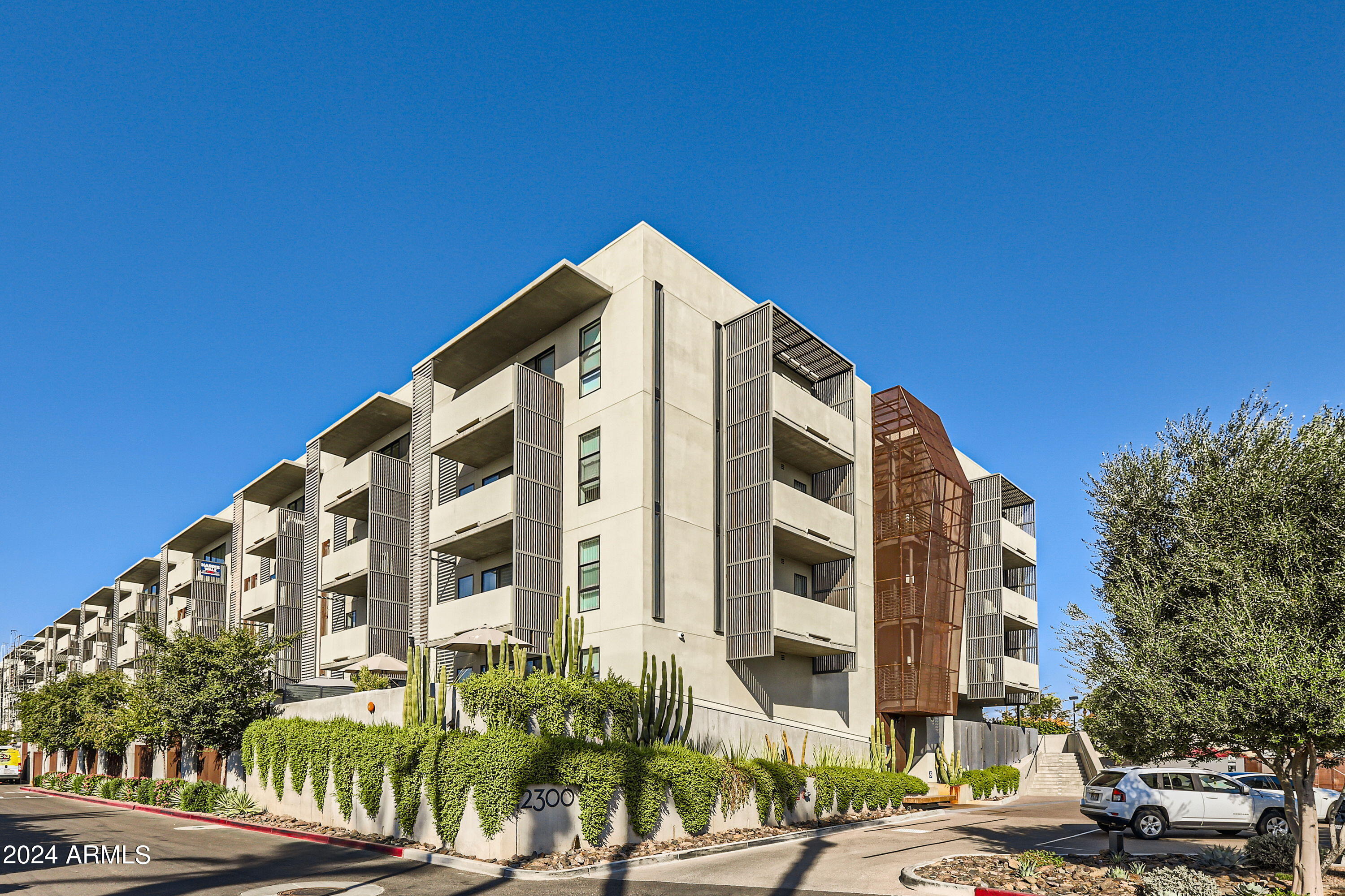 2300 E CAMPBELL Avenue, 129