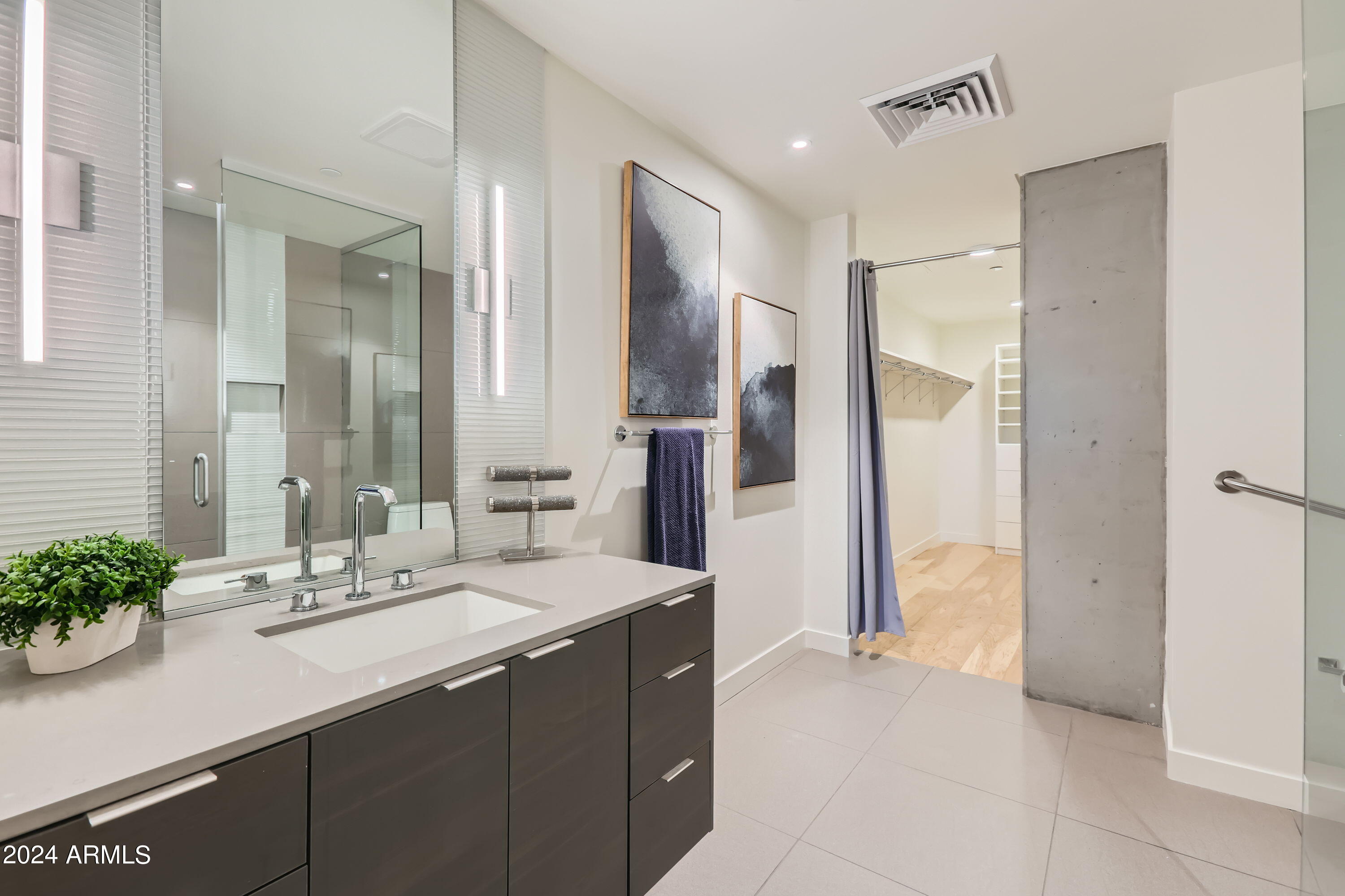 2300 E CAMPBELL Avenue, 129