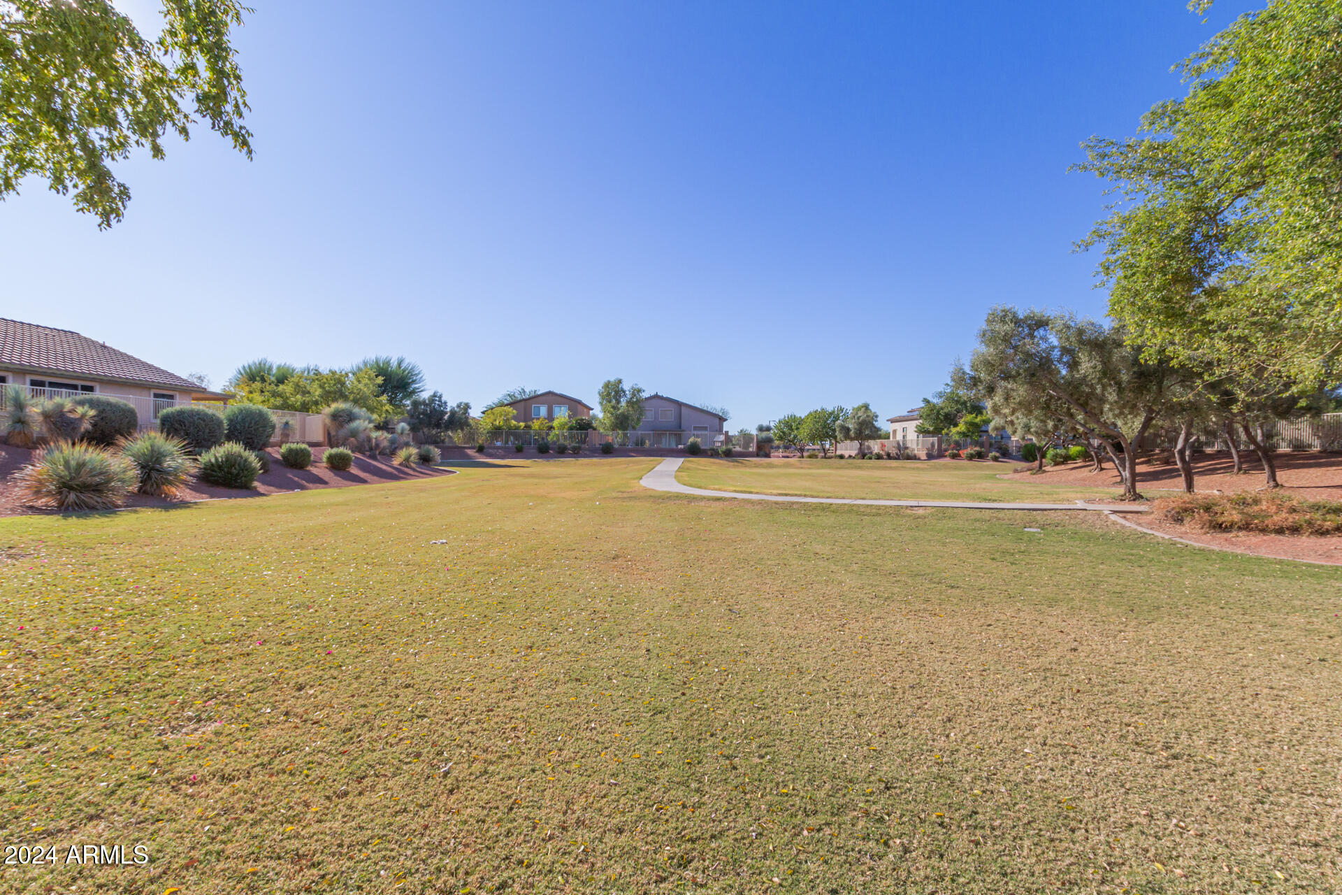 25600 W ST JAMES Avenue