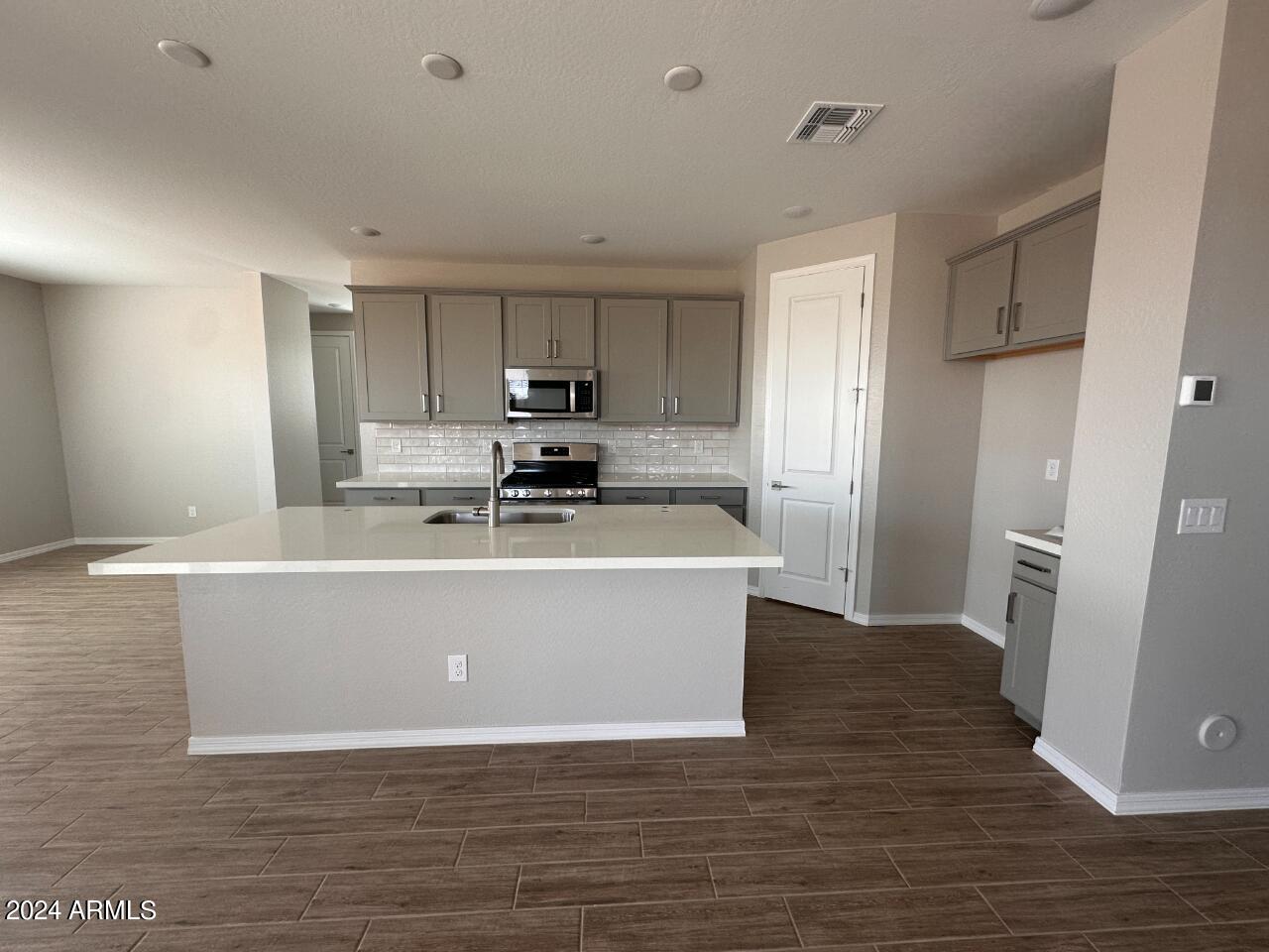 7601 W SMOKETREE Drive