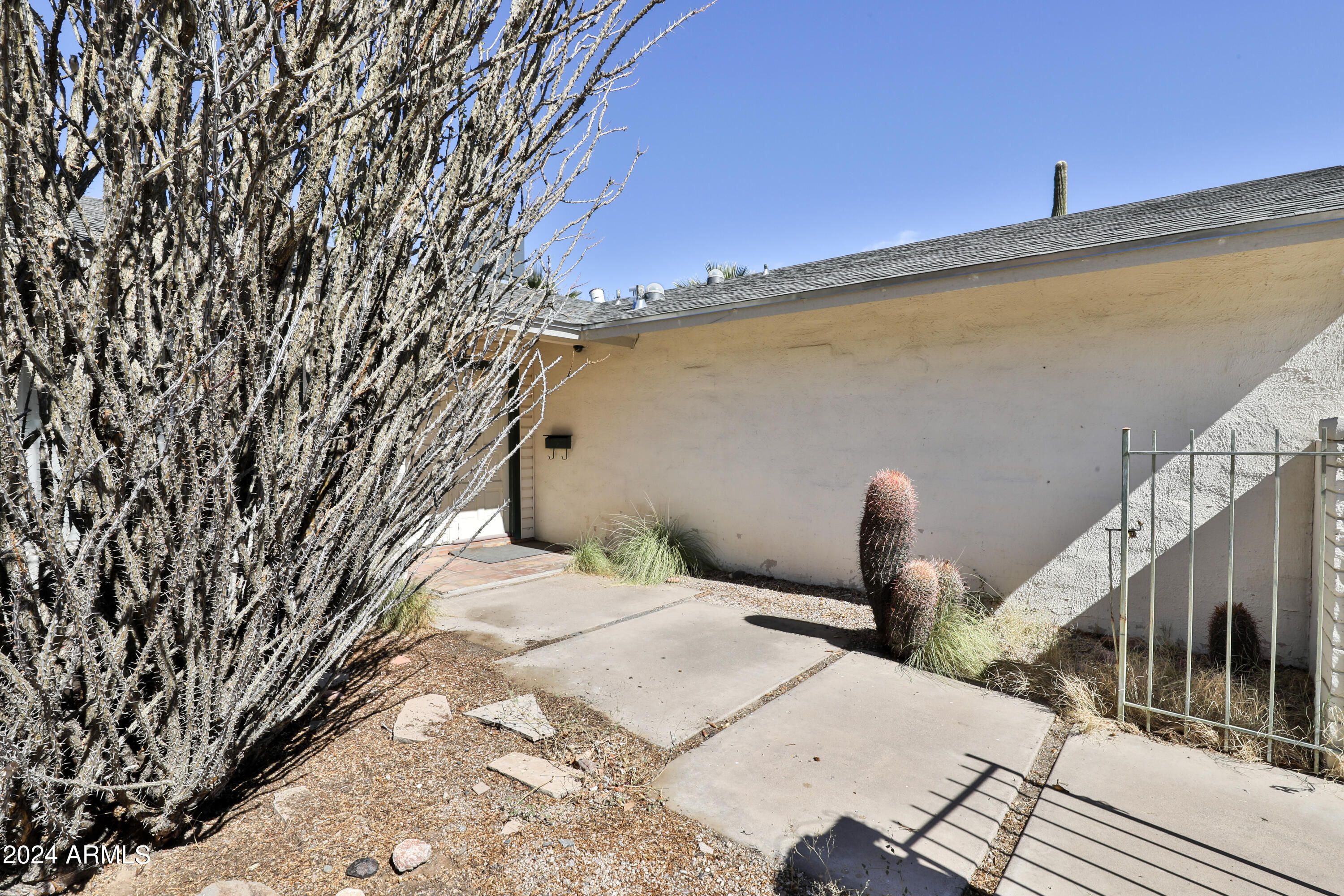 2822 E NORTH Lane