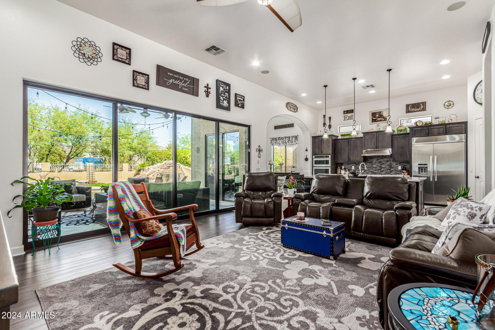 8446 E LAUREL Street