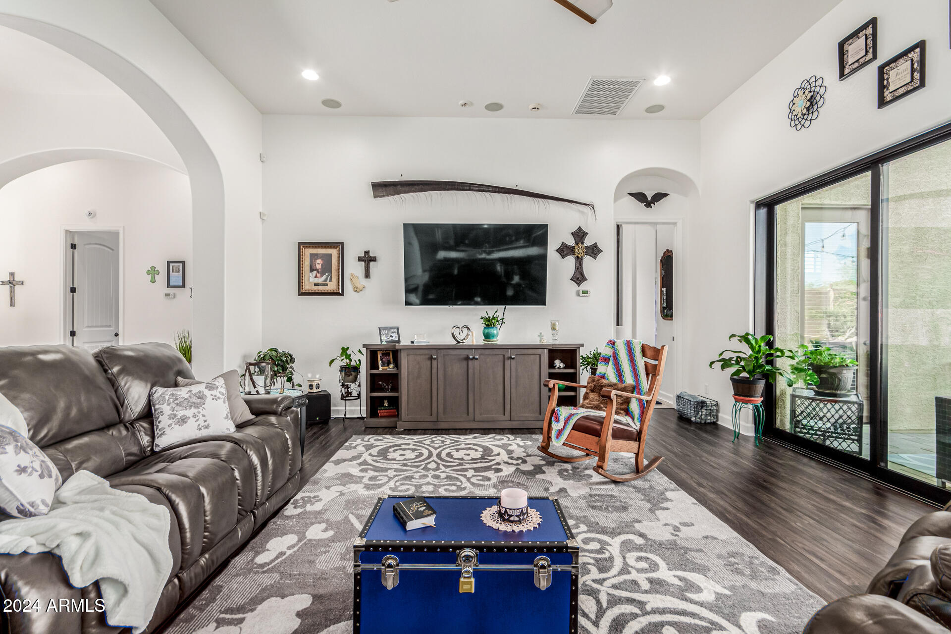 8446 E LAUREL Street