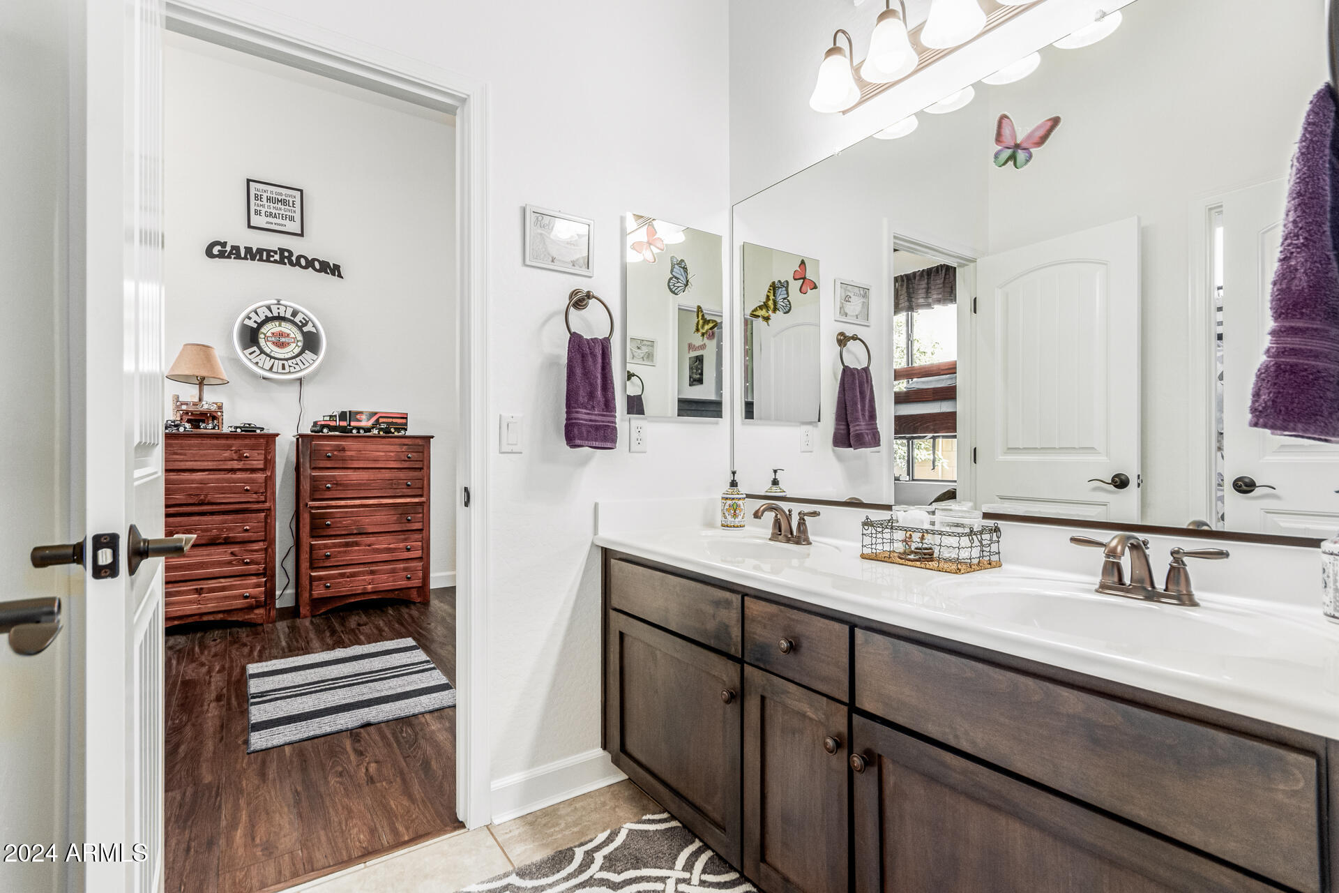 8446 E LAUREL Street