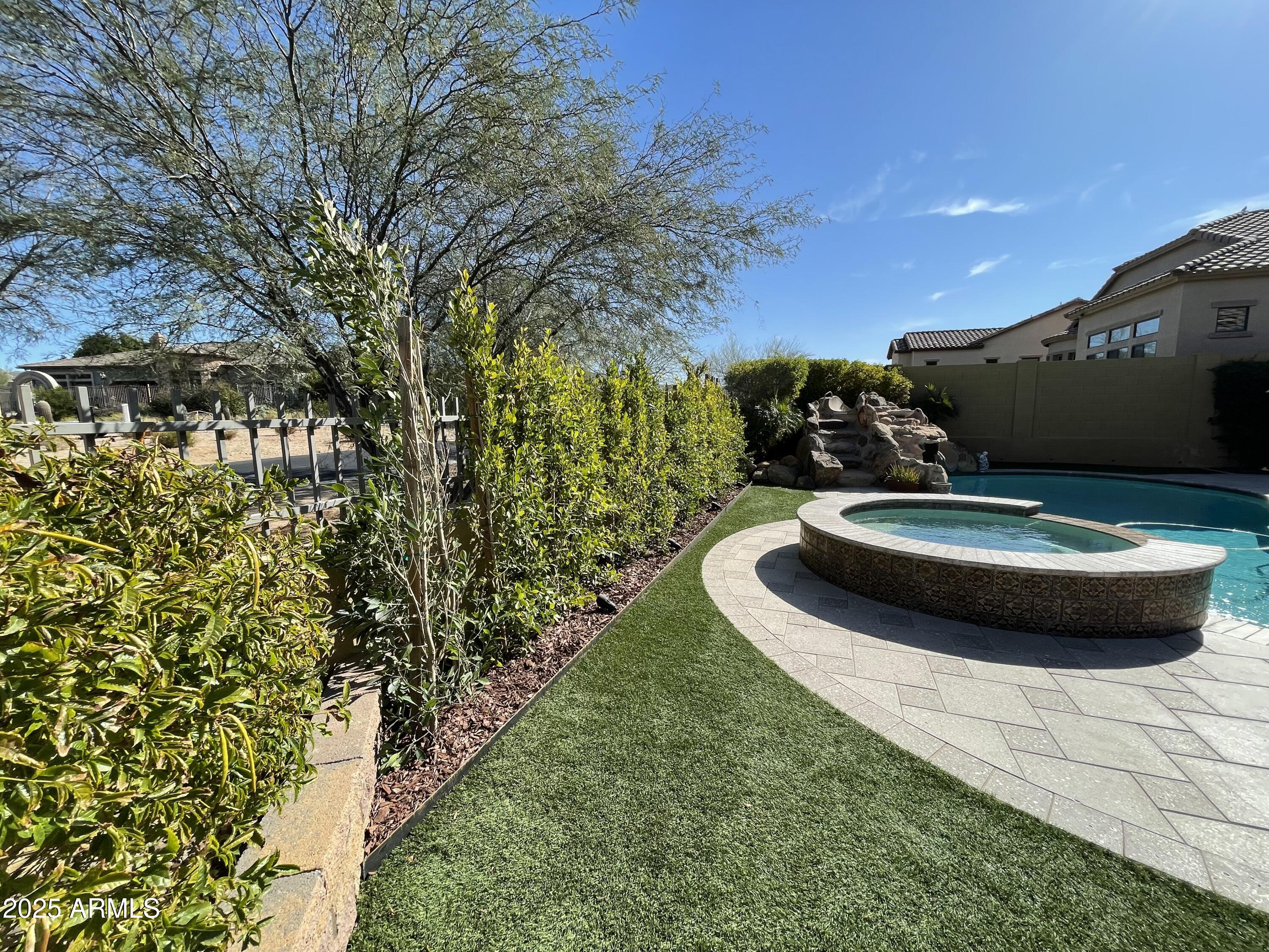 8446 E LAUREL Street