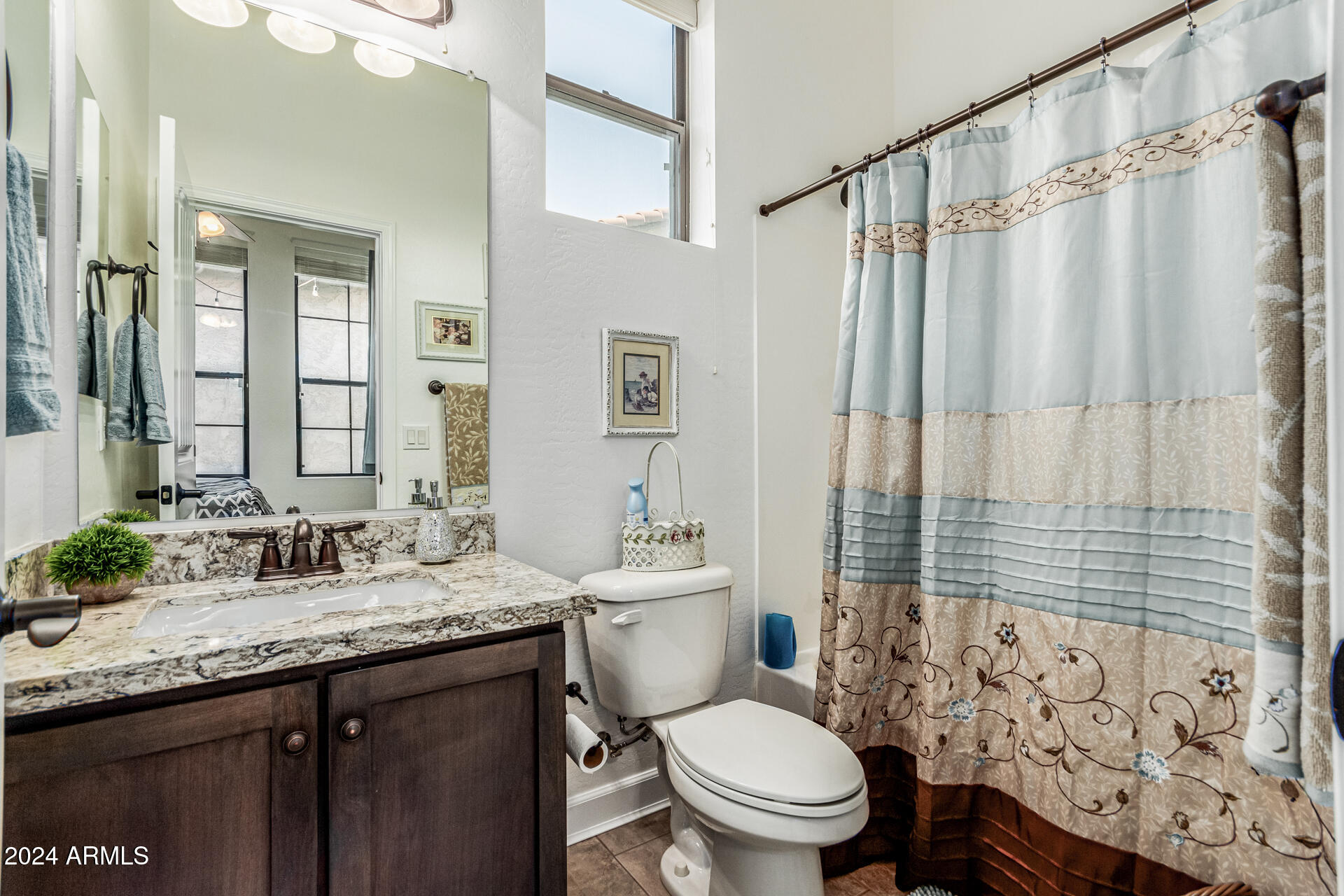 8446 E LAUREL Street