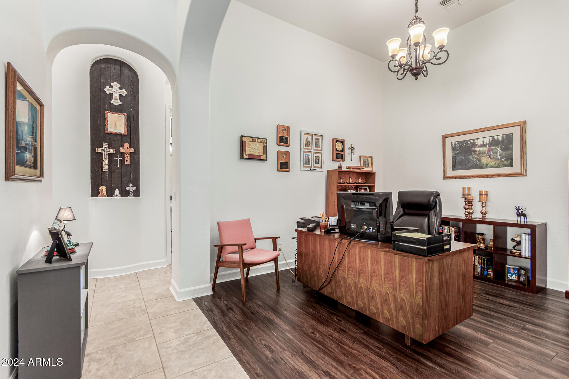 8446 E LAUREL Street