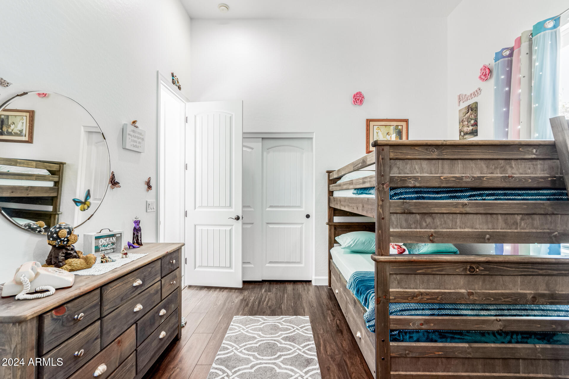 8446 E LAUREL Street