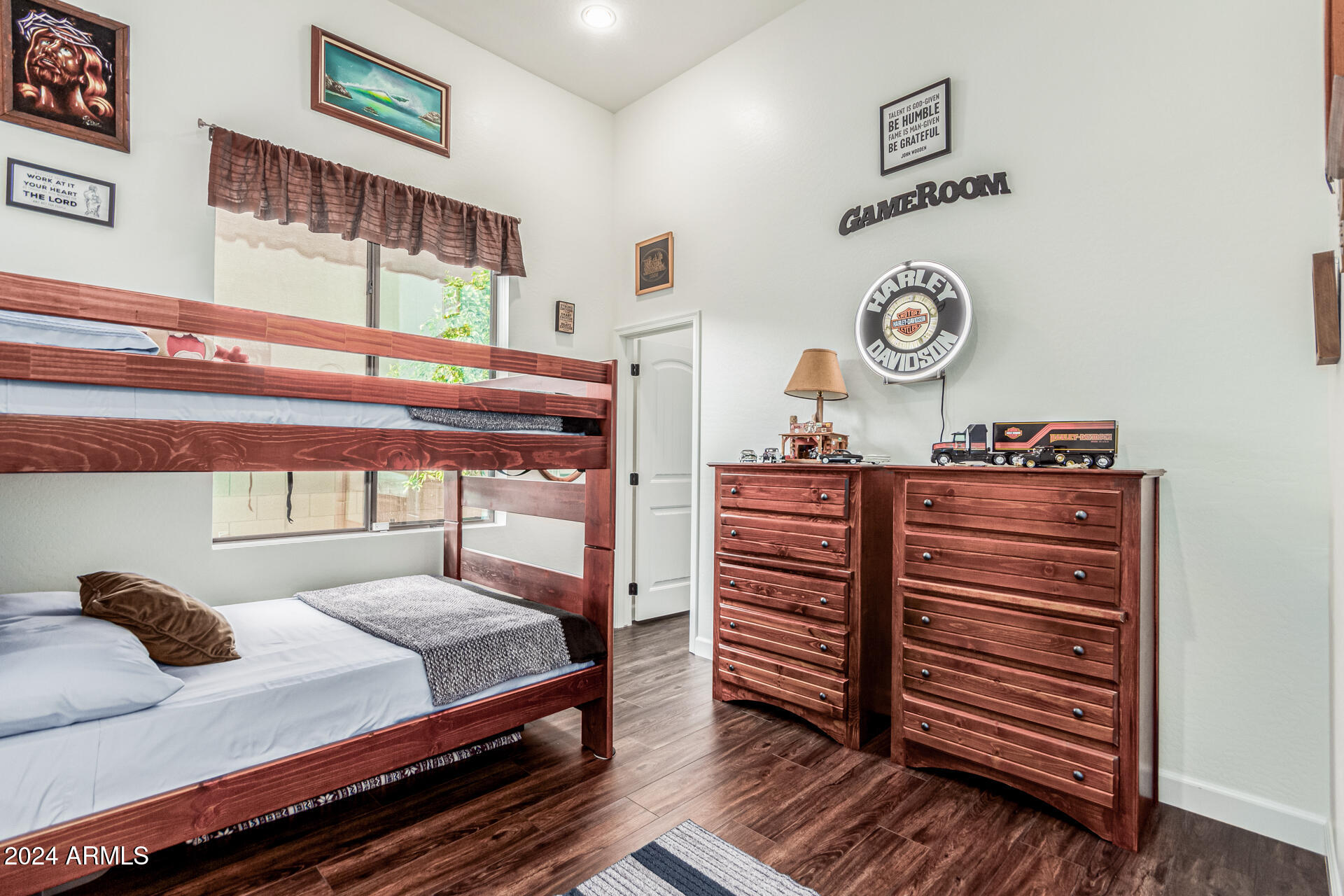 8446 E LAUREL Street