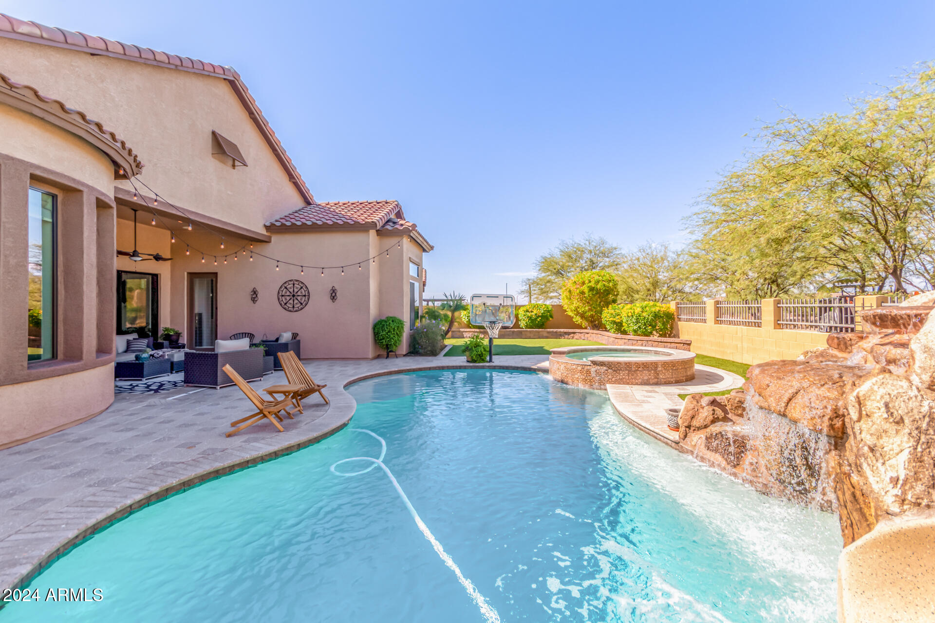 8446 E LAUREL Street