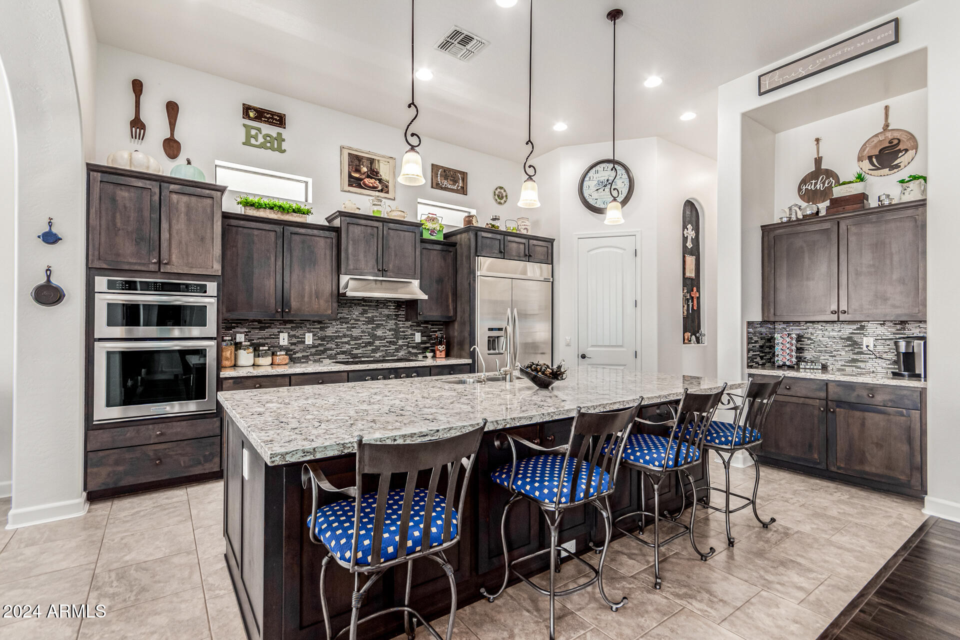 8446 E LAUREL Street