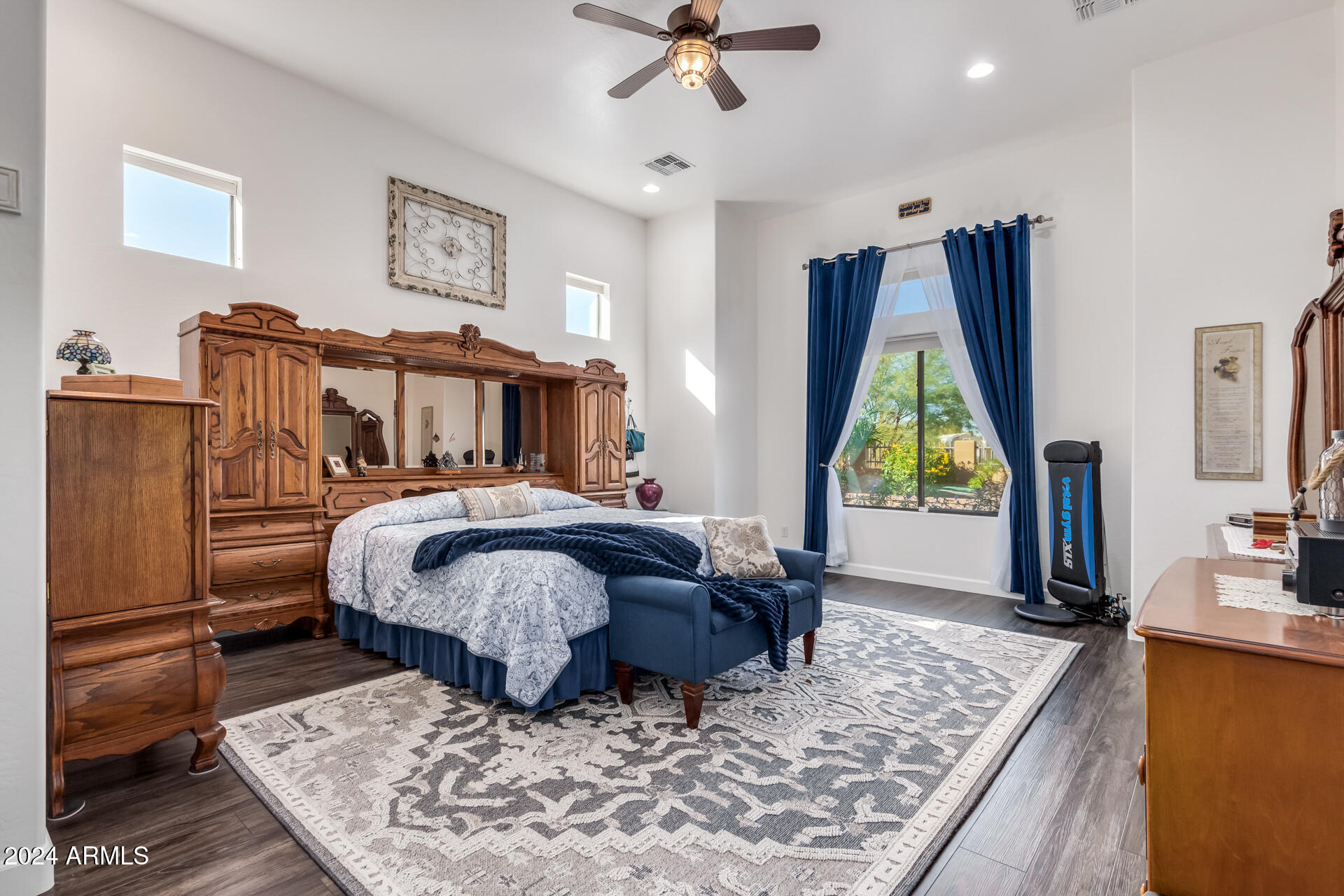 8446 E LAUREL Street