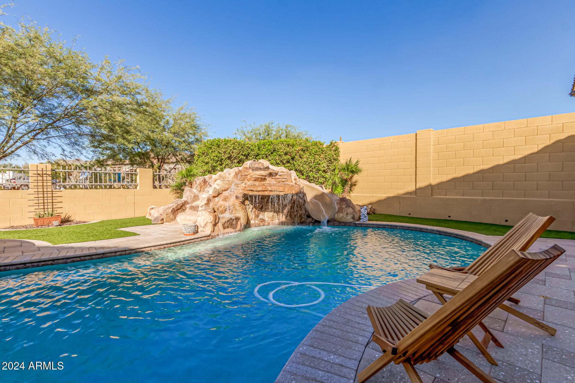 8446 E LAUREL Street