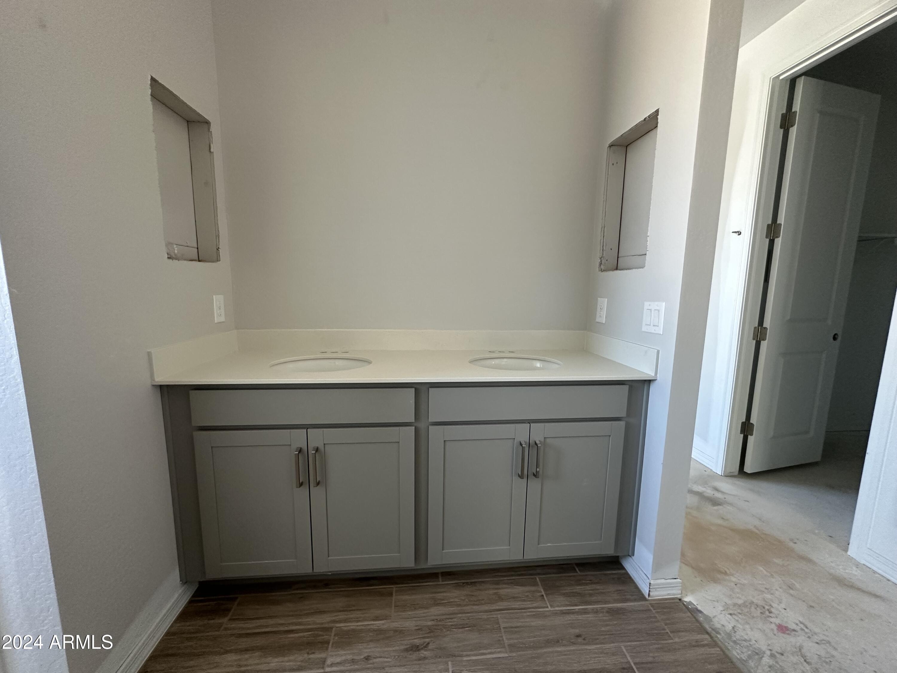 22864 E ROUNDUP Way